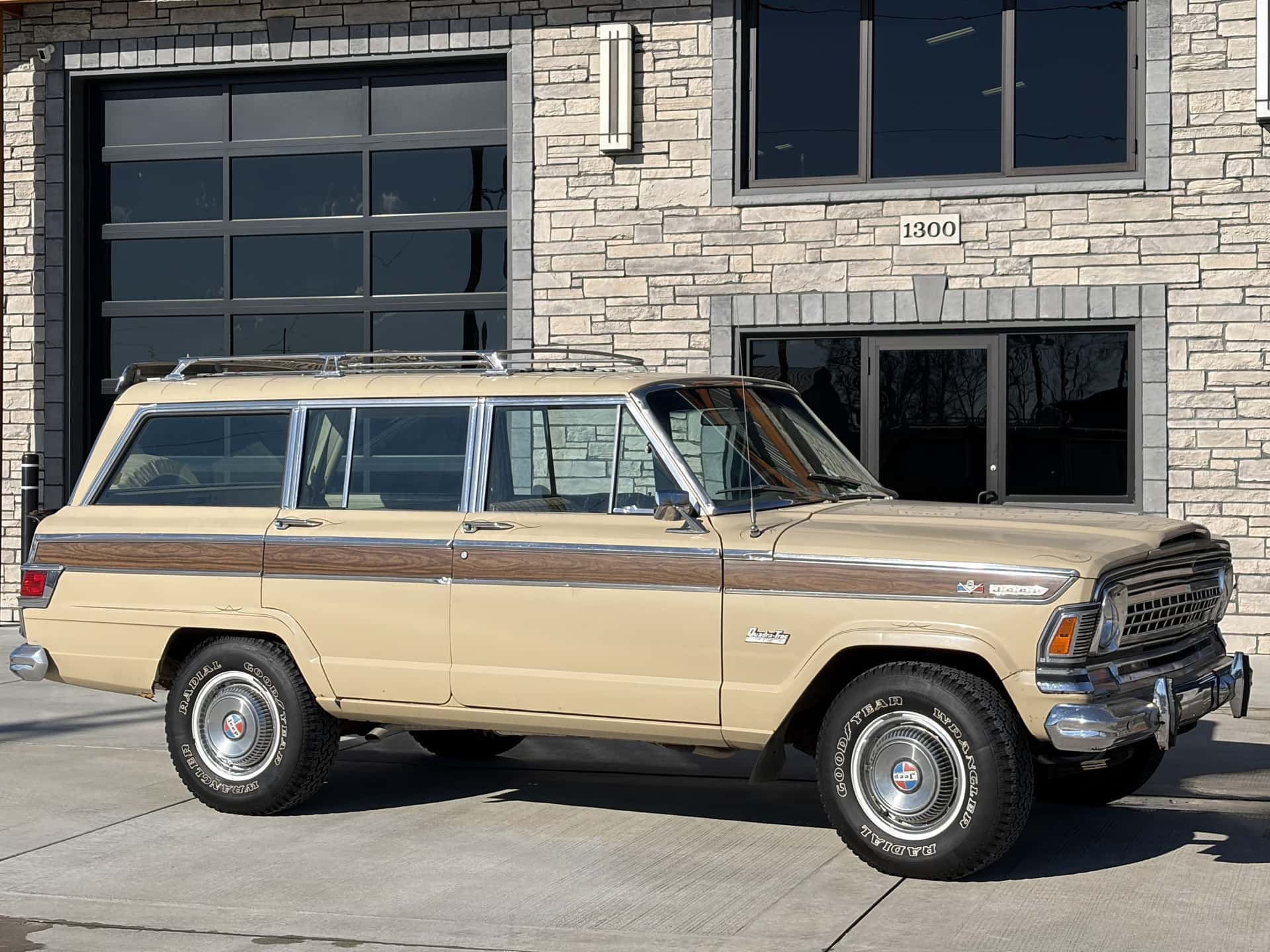 1973 Jeep Wagoneer sold for $8,999