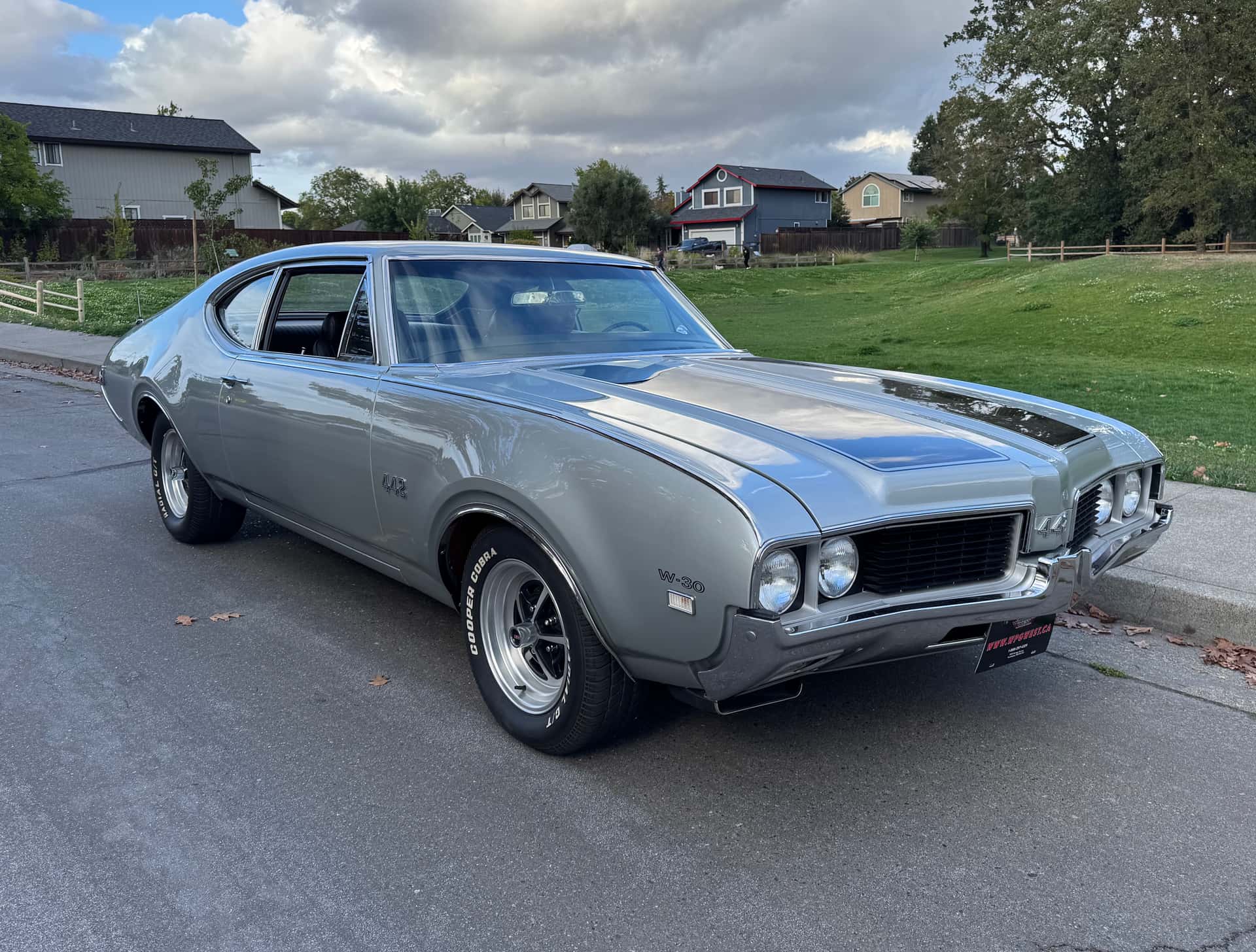 1969 Oldsmobile 4-4-2 sold for $74,000