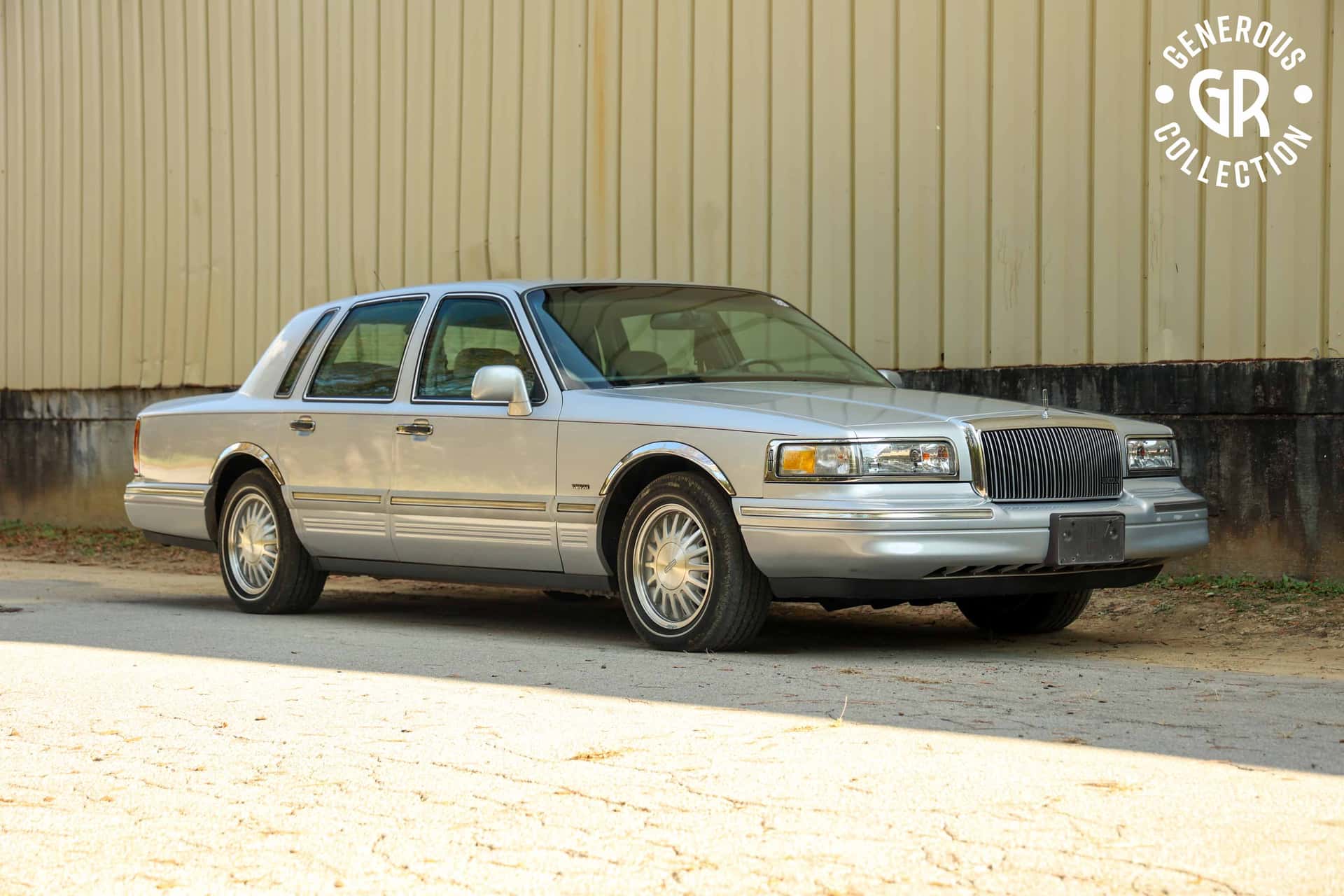 1996 Lincoln Town Car sold for $7,500
