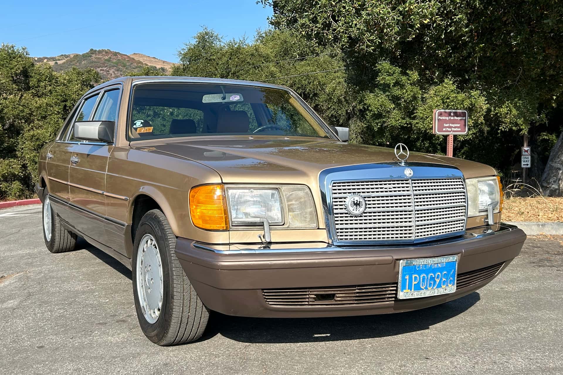1986 Mercedes-Benz 420SEL sold for $3,355