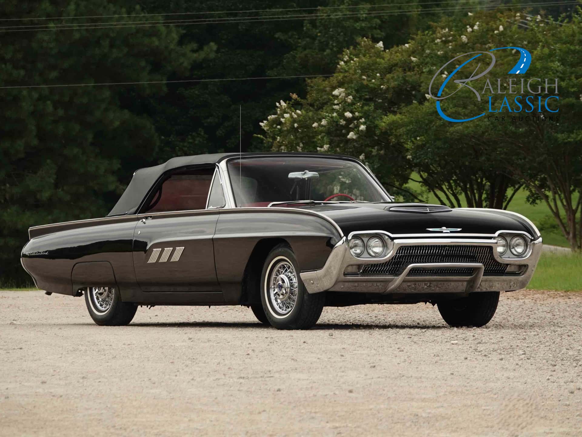 1963 Ford Thunderbird sold for $25,055