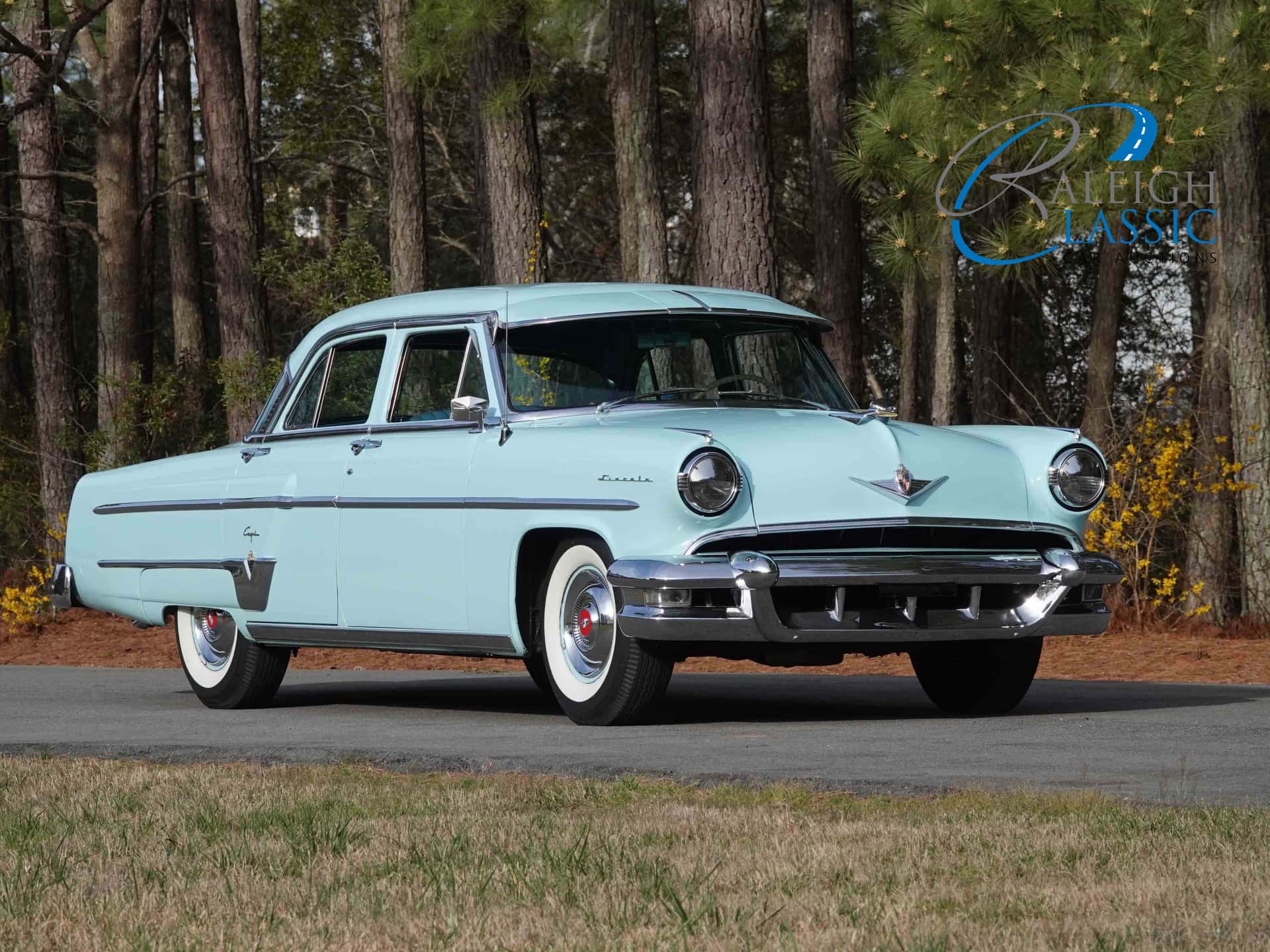 1954 Lincoln Capri sold for $8,400