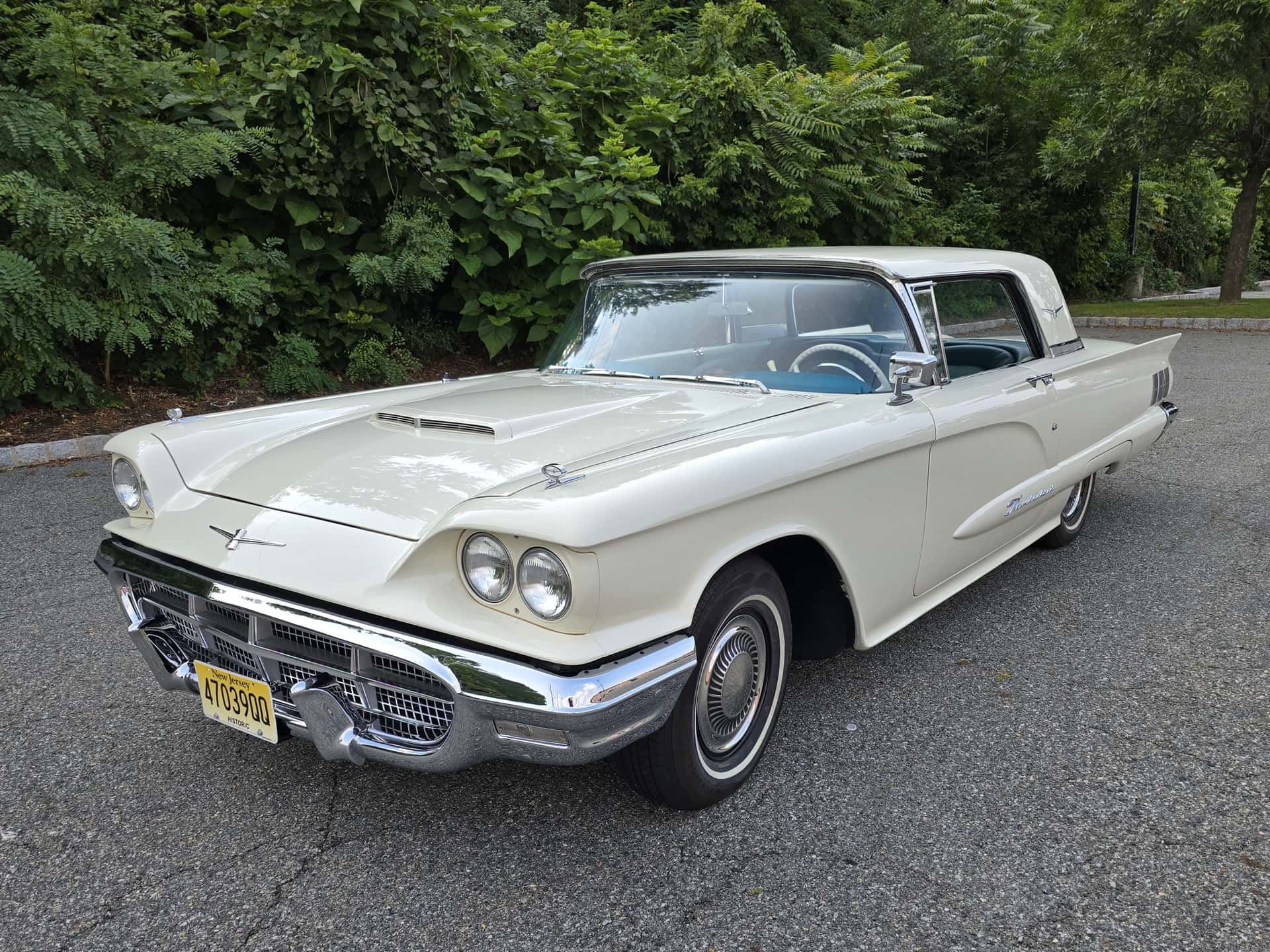 1960 Ford Thunderbird sold for $20,500