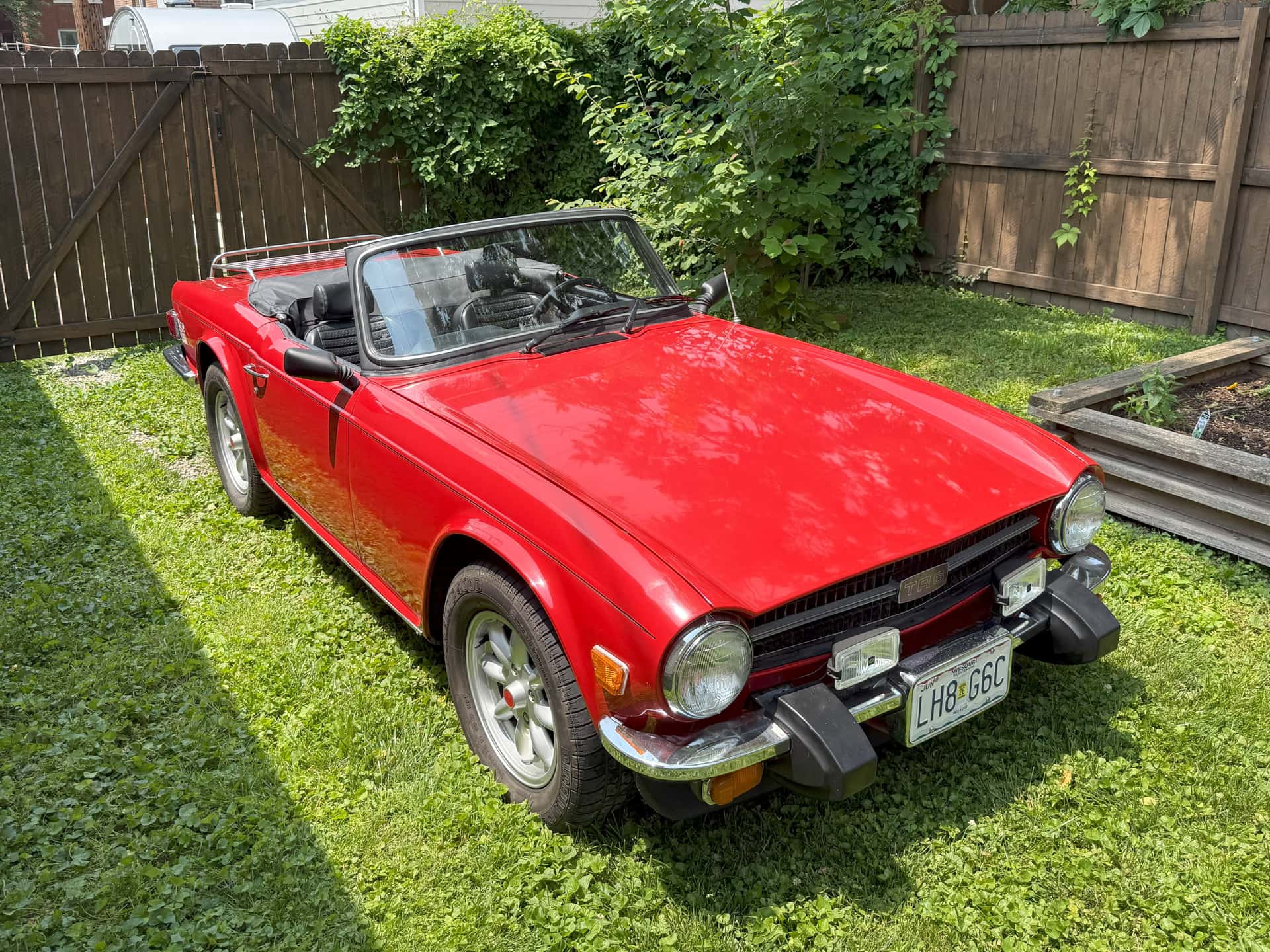 1976 Triumph TR6 sold for $8,100