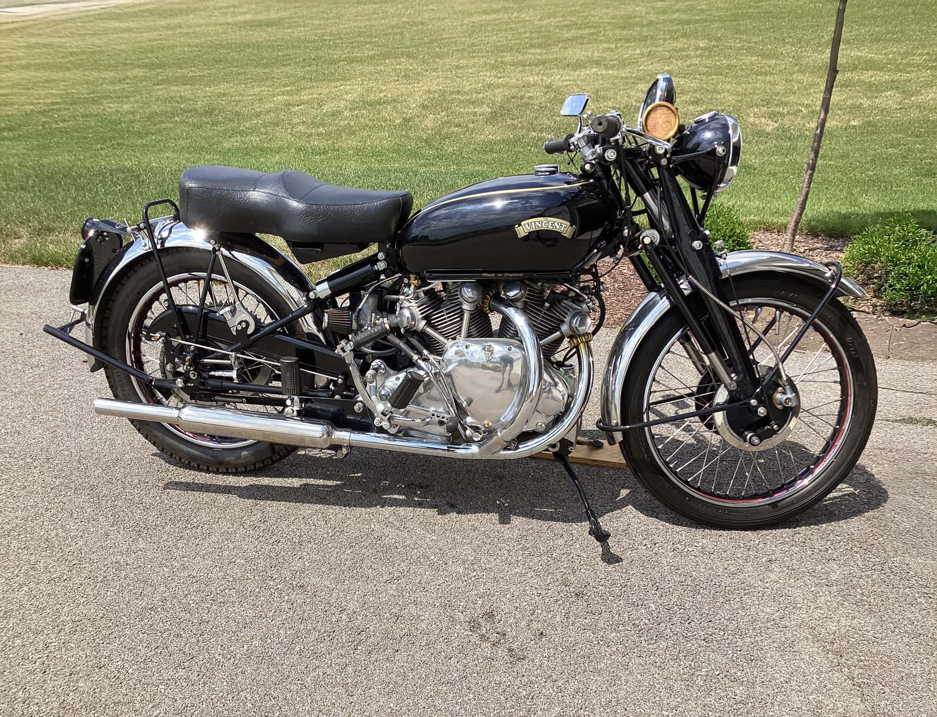 1951 Vincent Rapide sold for $24,000