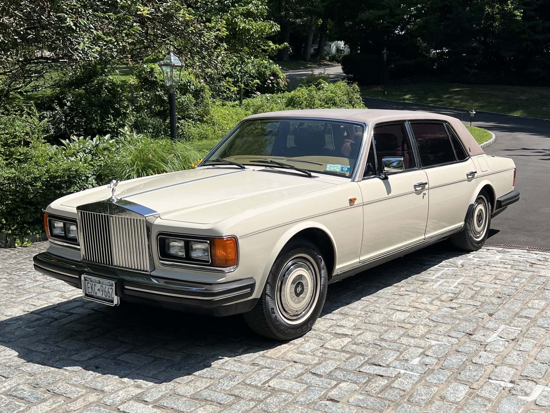 1986 Rolls-Royce Silver Spur sold for $10,300