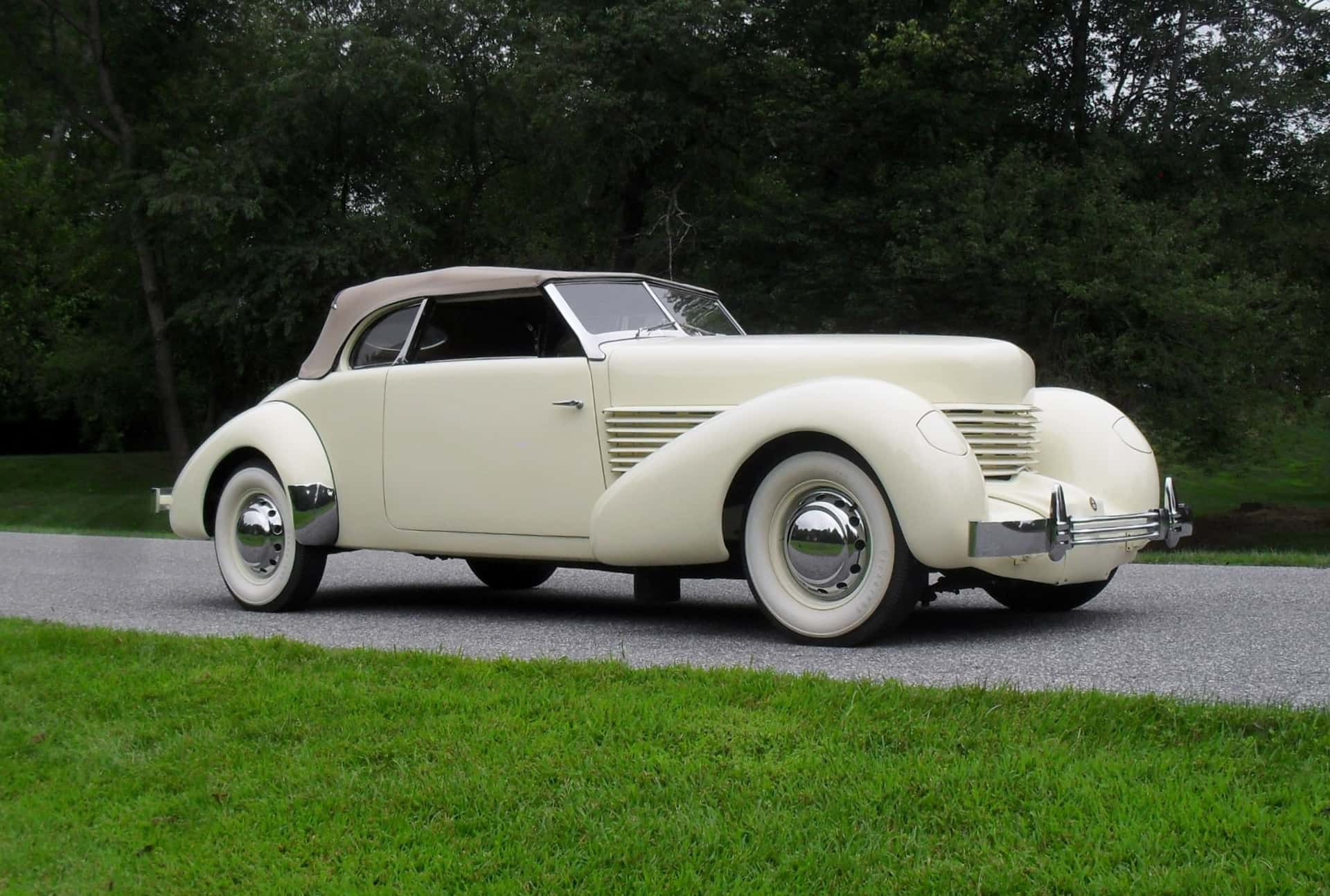 1937 Cord 812 sold for $100,000