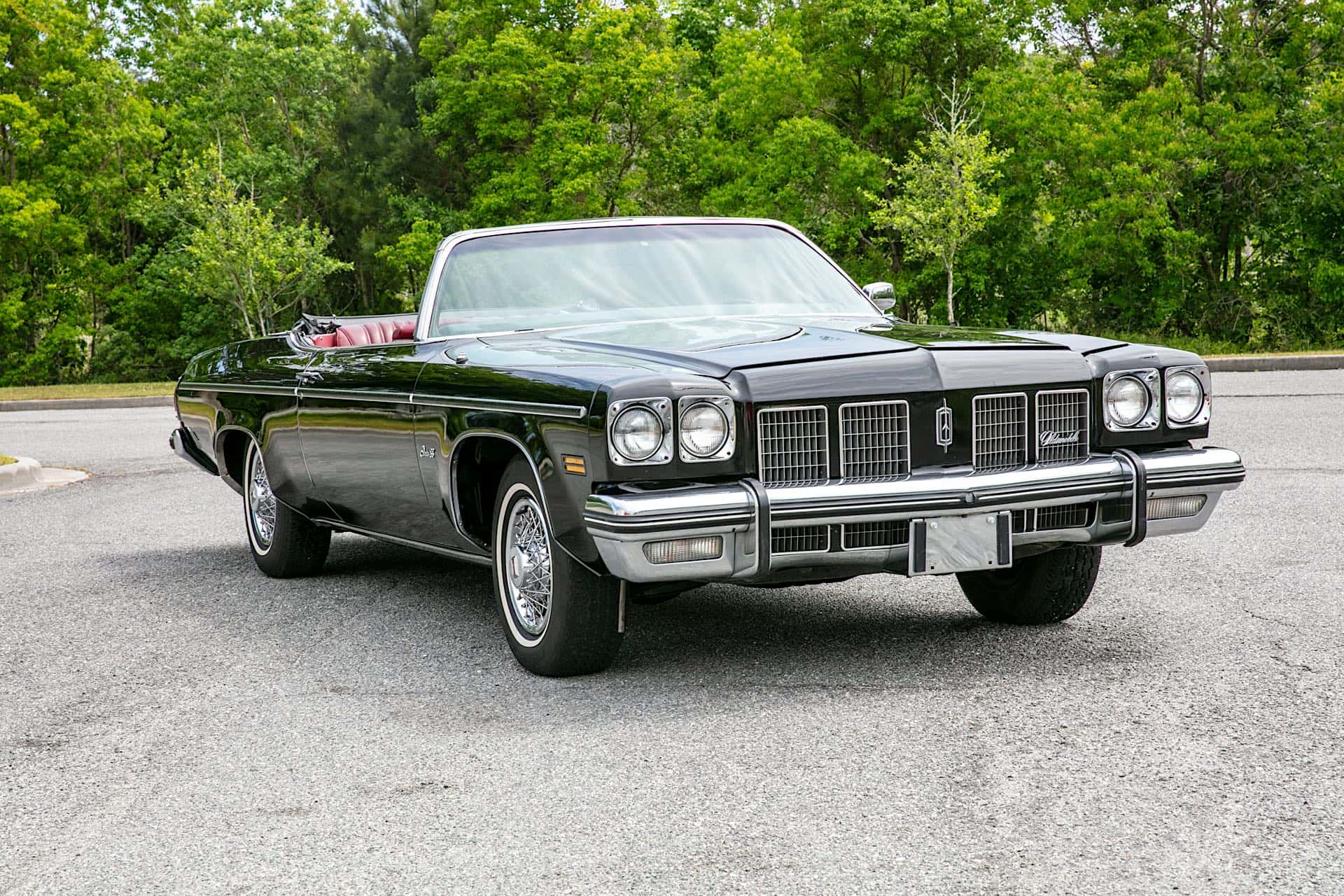 1975 Oldsmobile Delta 88 Royale sold for $9,900