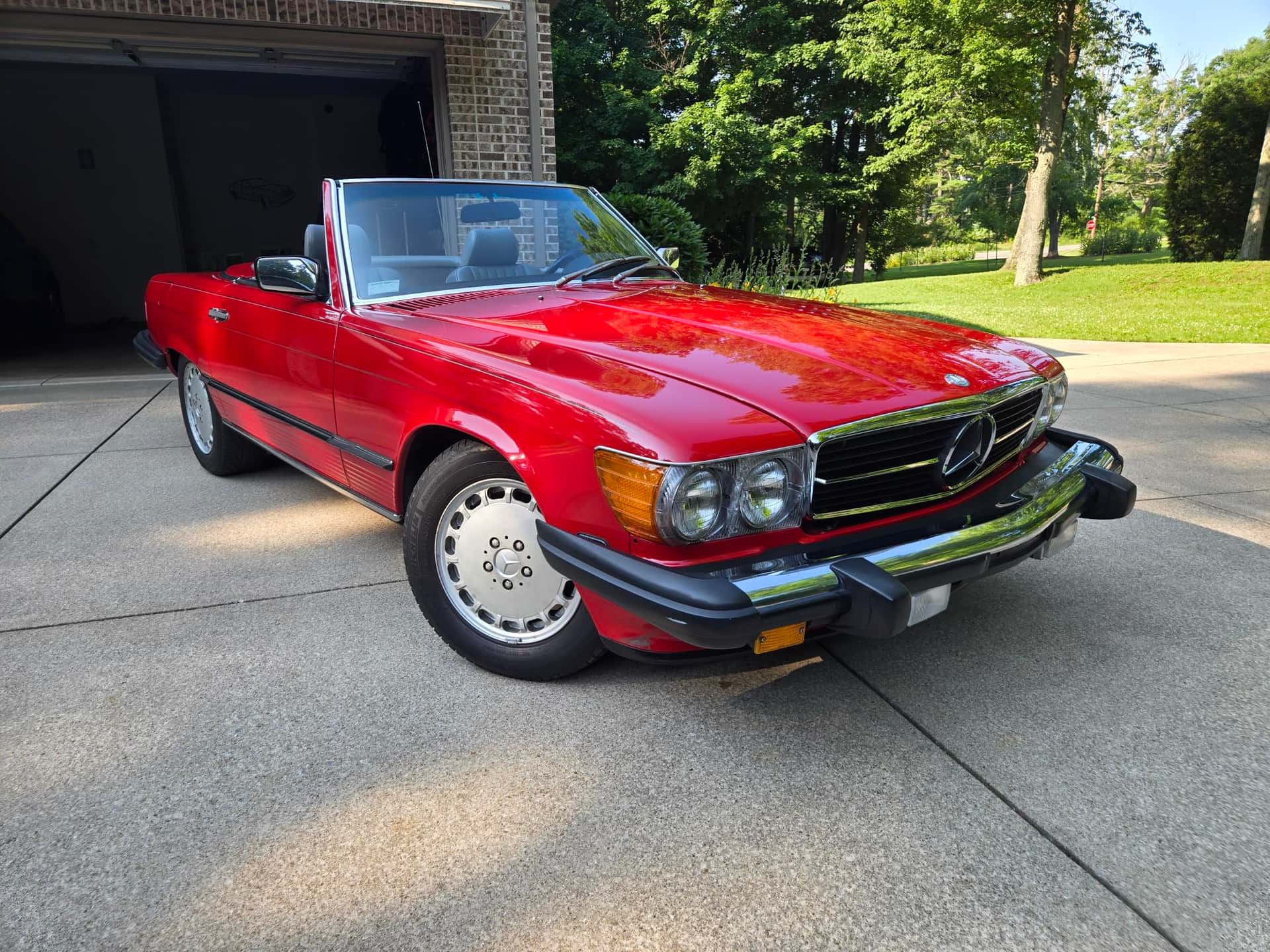 1988 Mercedes-Benz 560SL sold for $11,800