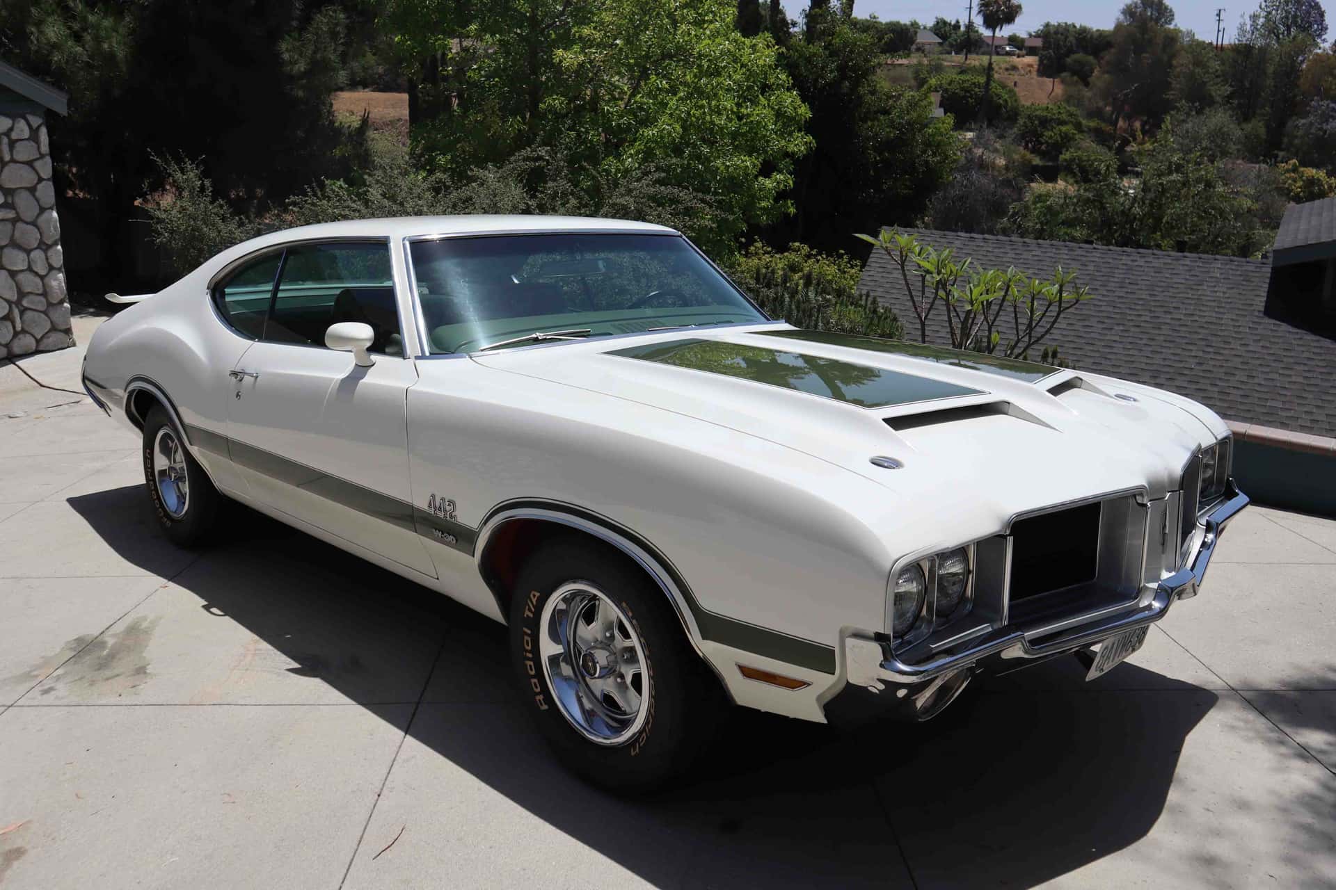 1971 Oldsmobile 4-4-2 sold for $30,000