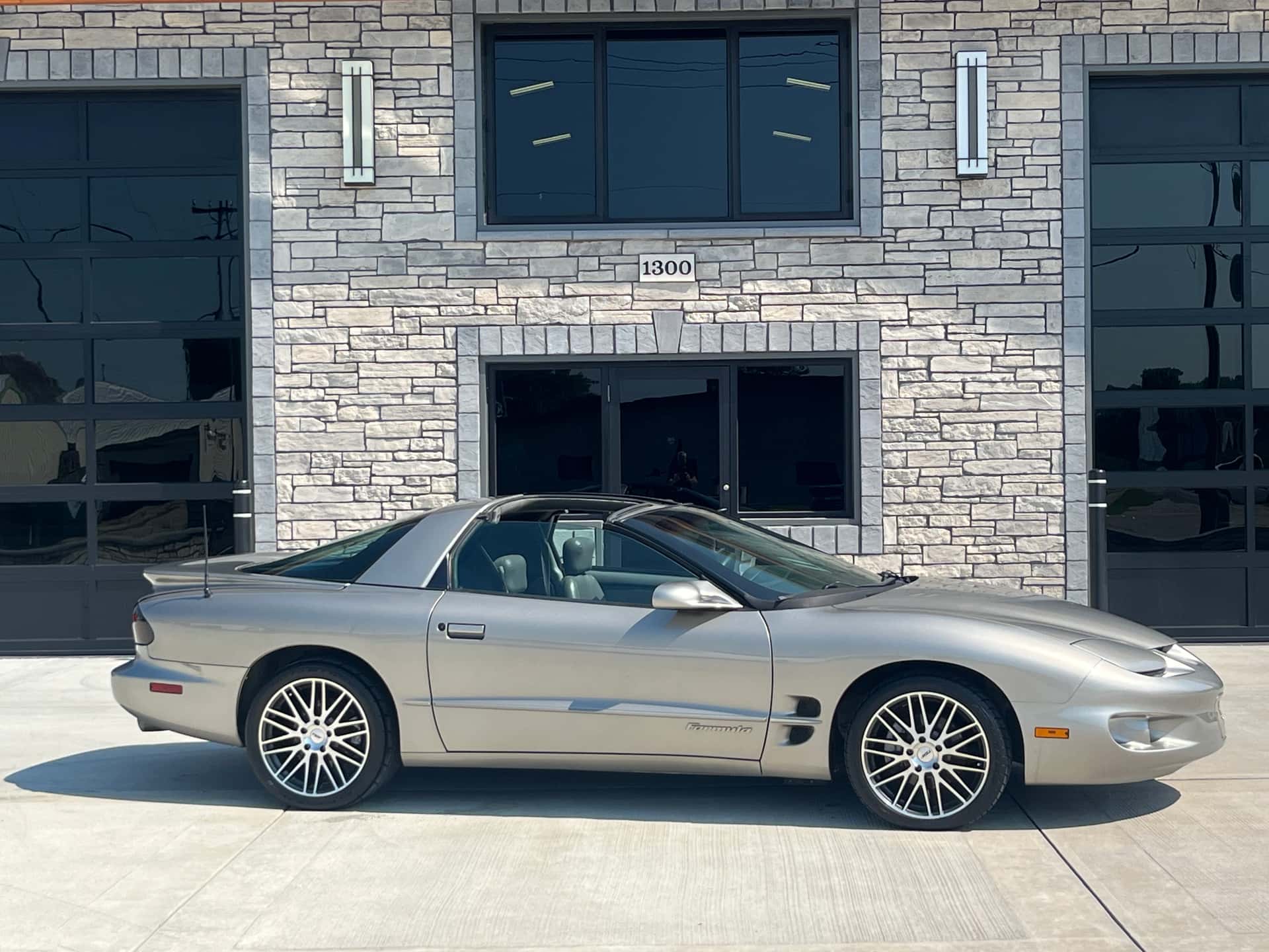 1999 Pontiac Firebird Formula sold for $9,500