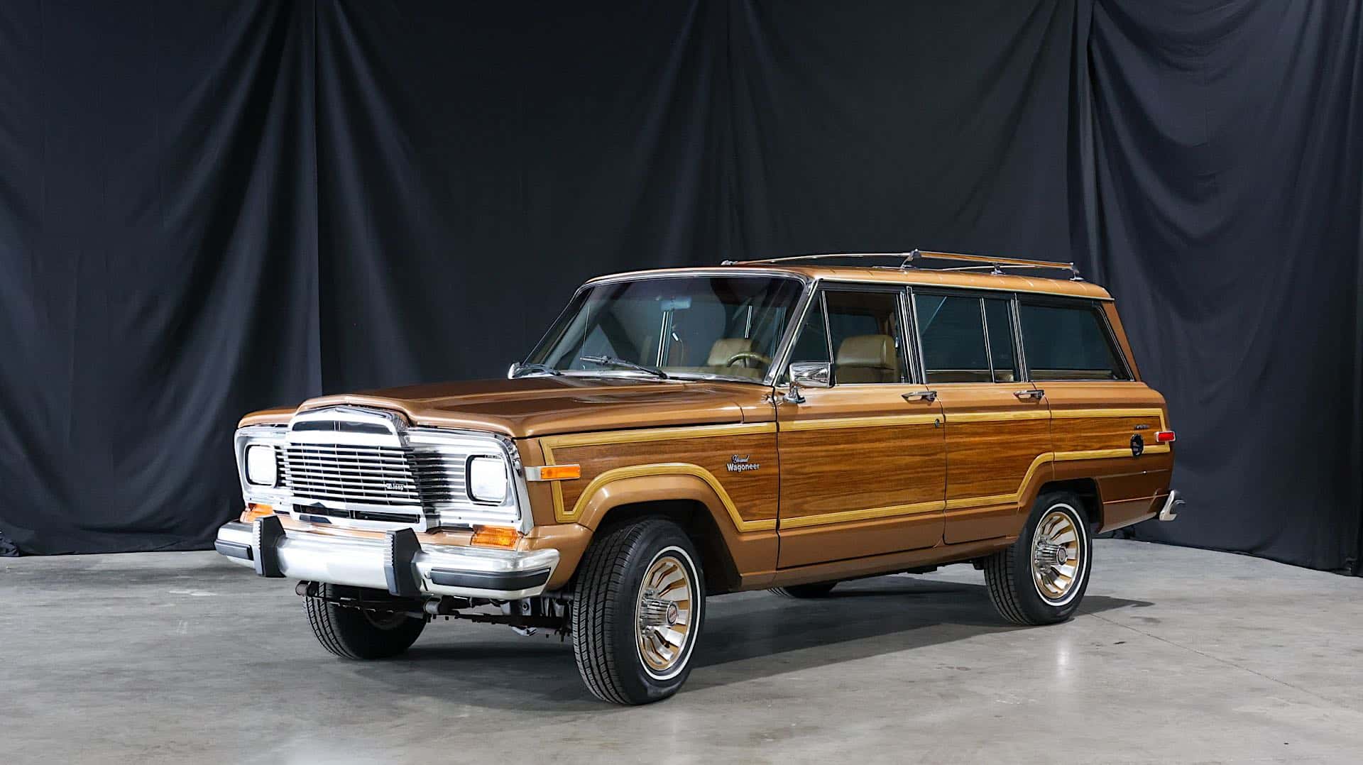 1985 Jeep Grand Wagoneer sold for $45,500