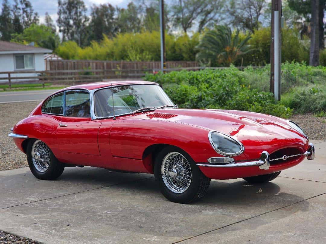 1964 Jaguar E-Type sold for $77,000