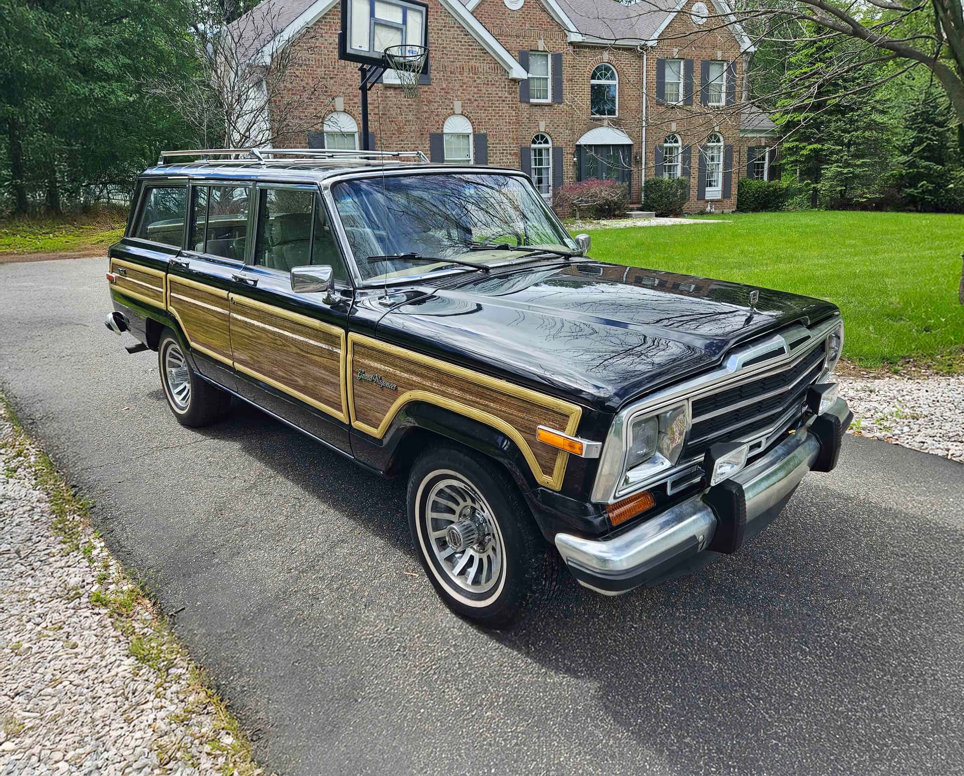1990 Jeep Grand Wagoneer sold for $18,000
