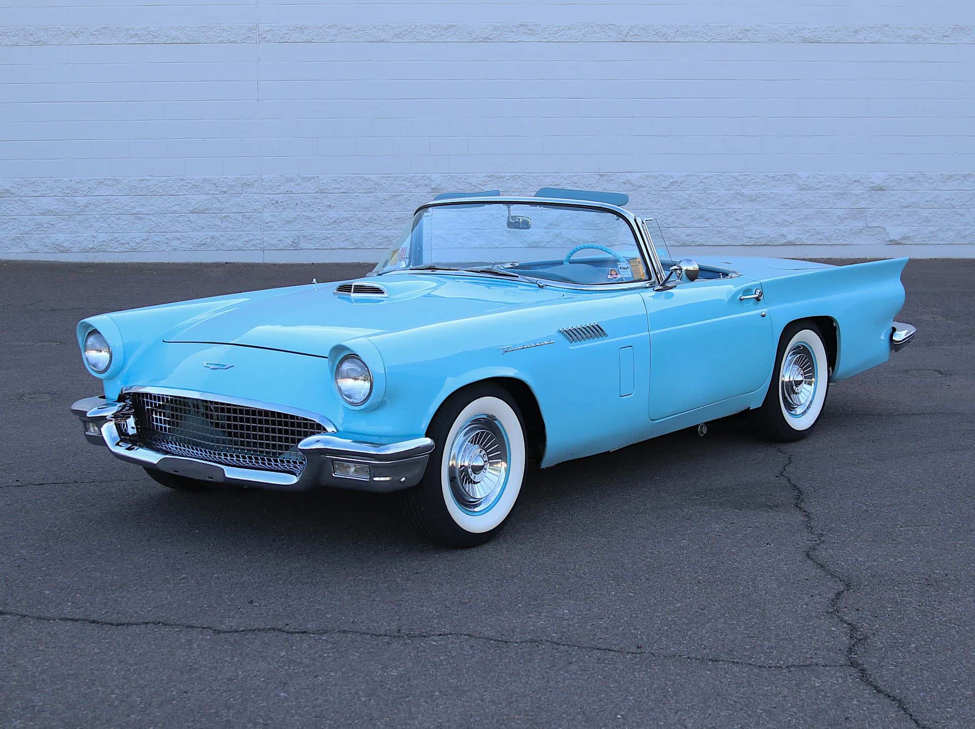 1957 Ford Thunderbird sold for $32,040