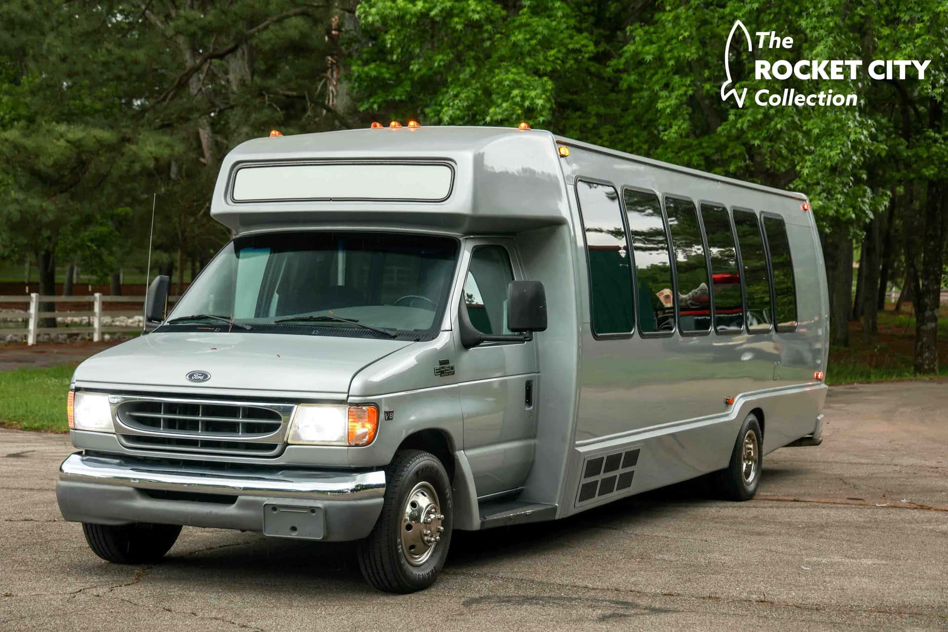 1999 Ford F-450 sold for $27,000
