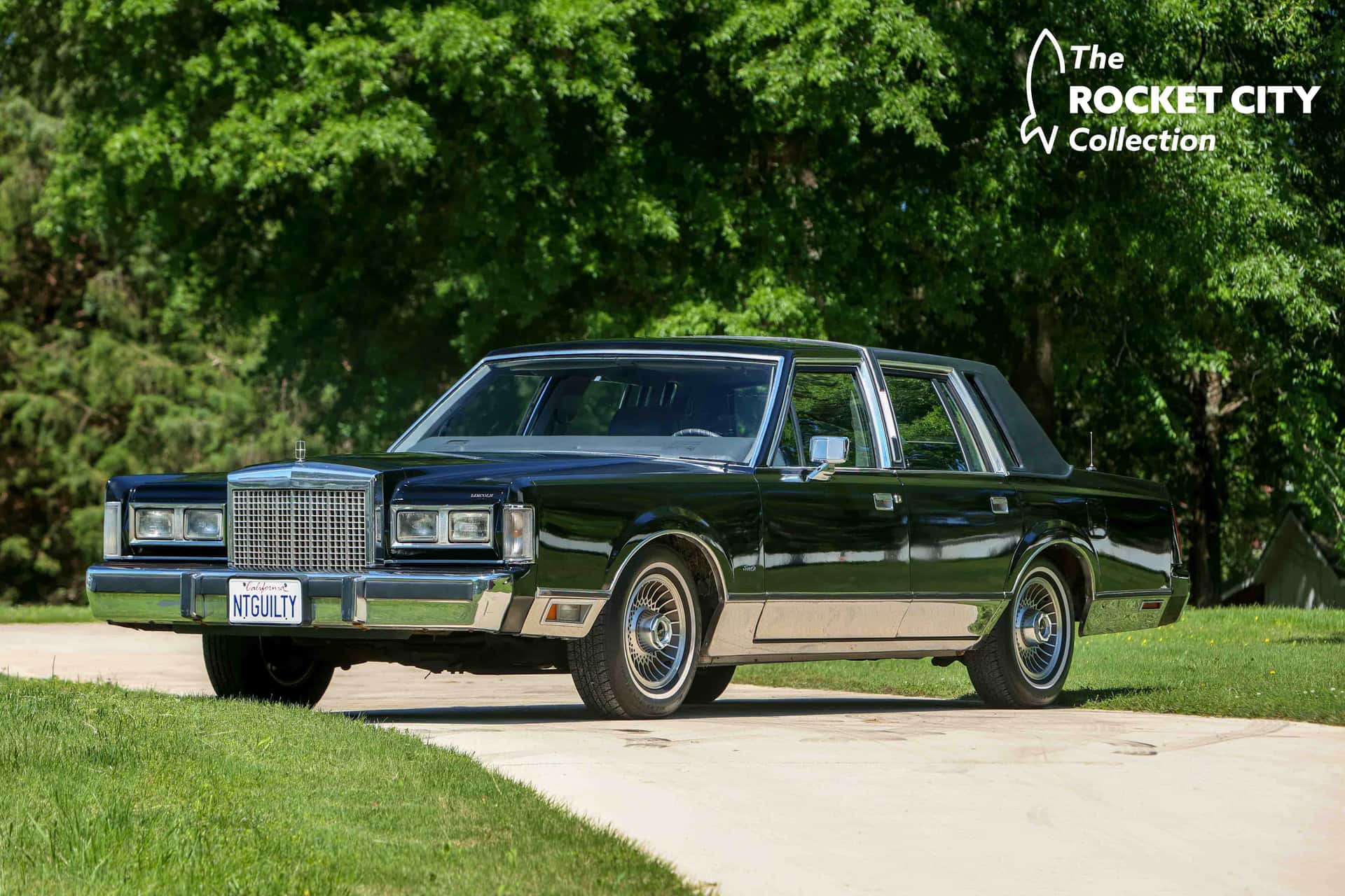 1987 Lincoln Town Car sold for $13,400