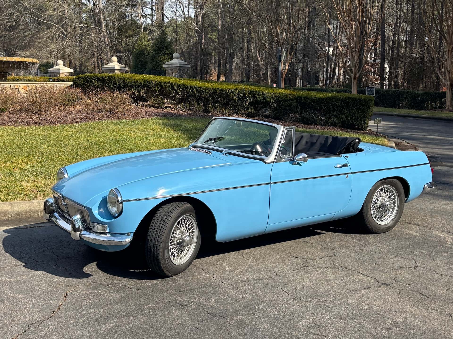 1965 MG MGB Mk I sold for $16,000
