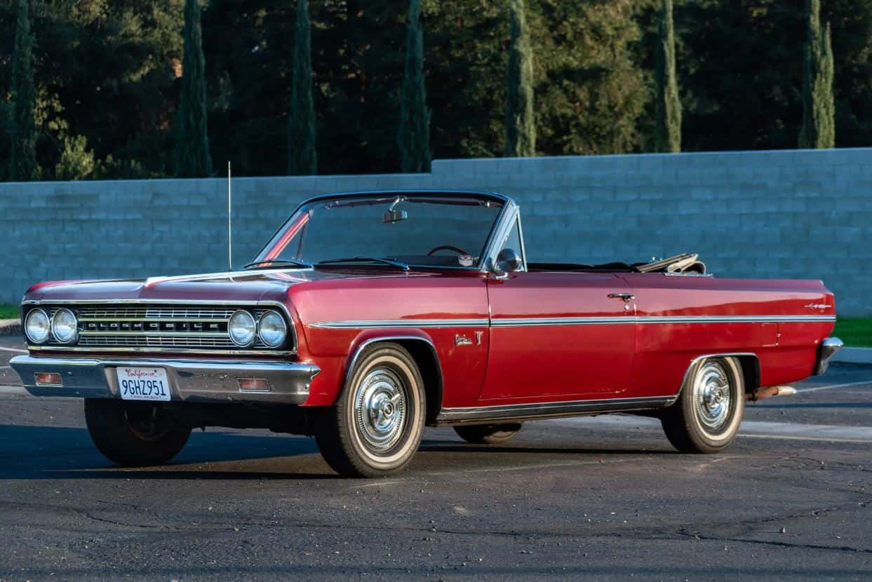 1963 Oldsmobile F-85 sold for $15,000