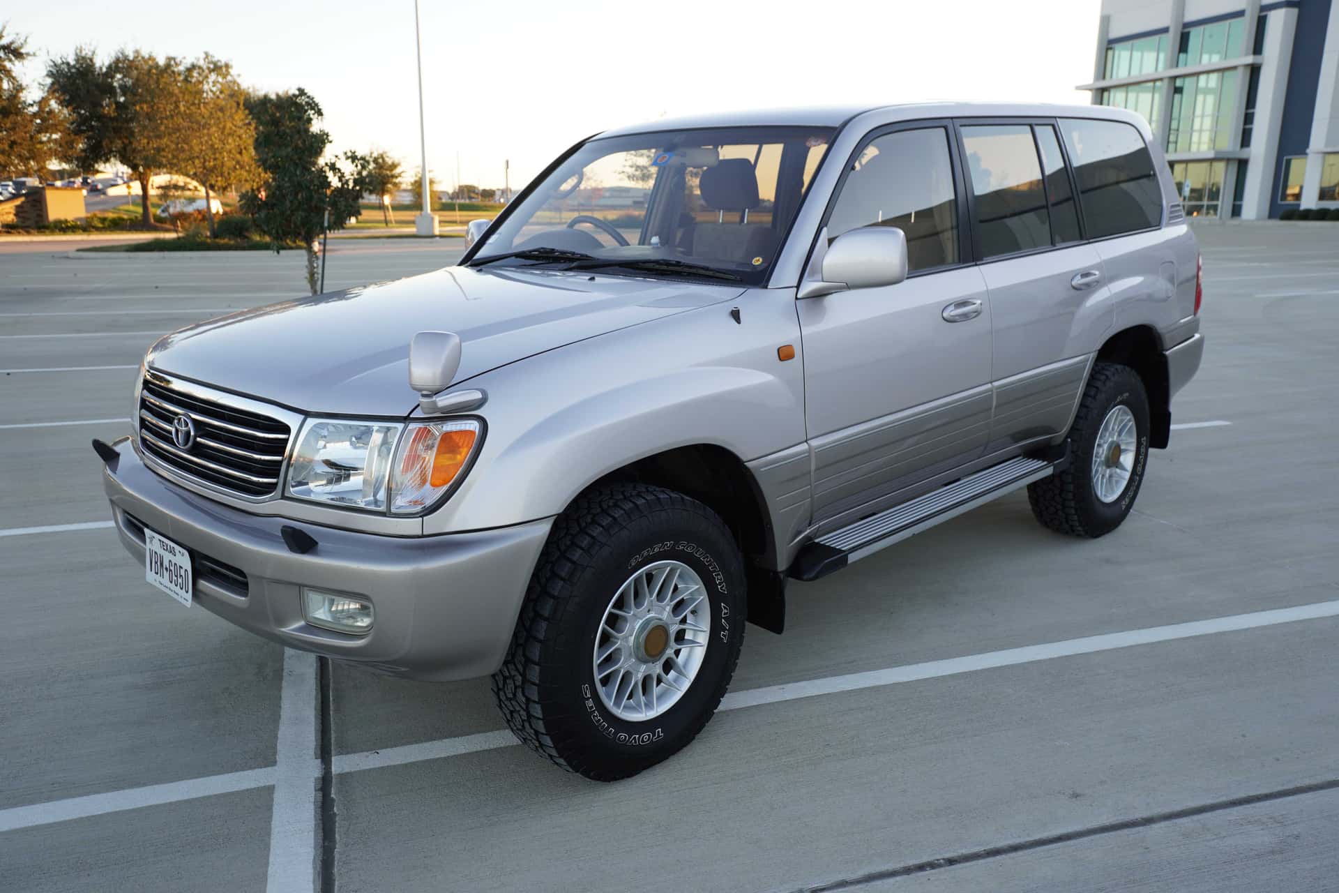 1998 Toyota Land Cruiser sold for $13,496