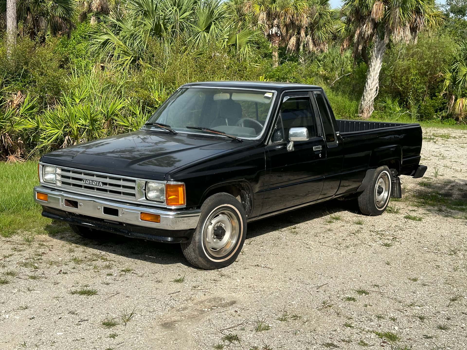 1988 Toyota Pickup sold for $3,800