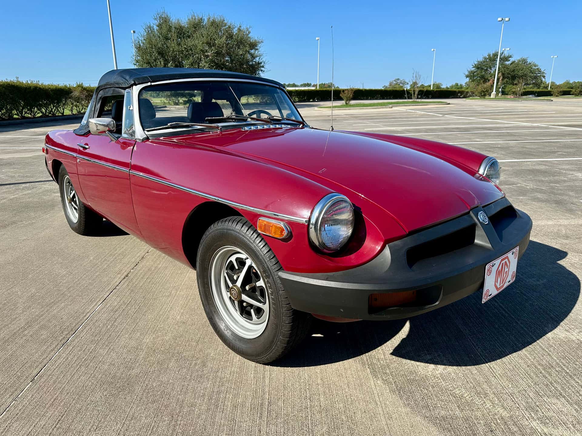 1977 MG MGB sold for $4,600