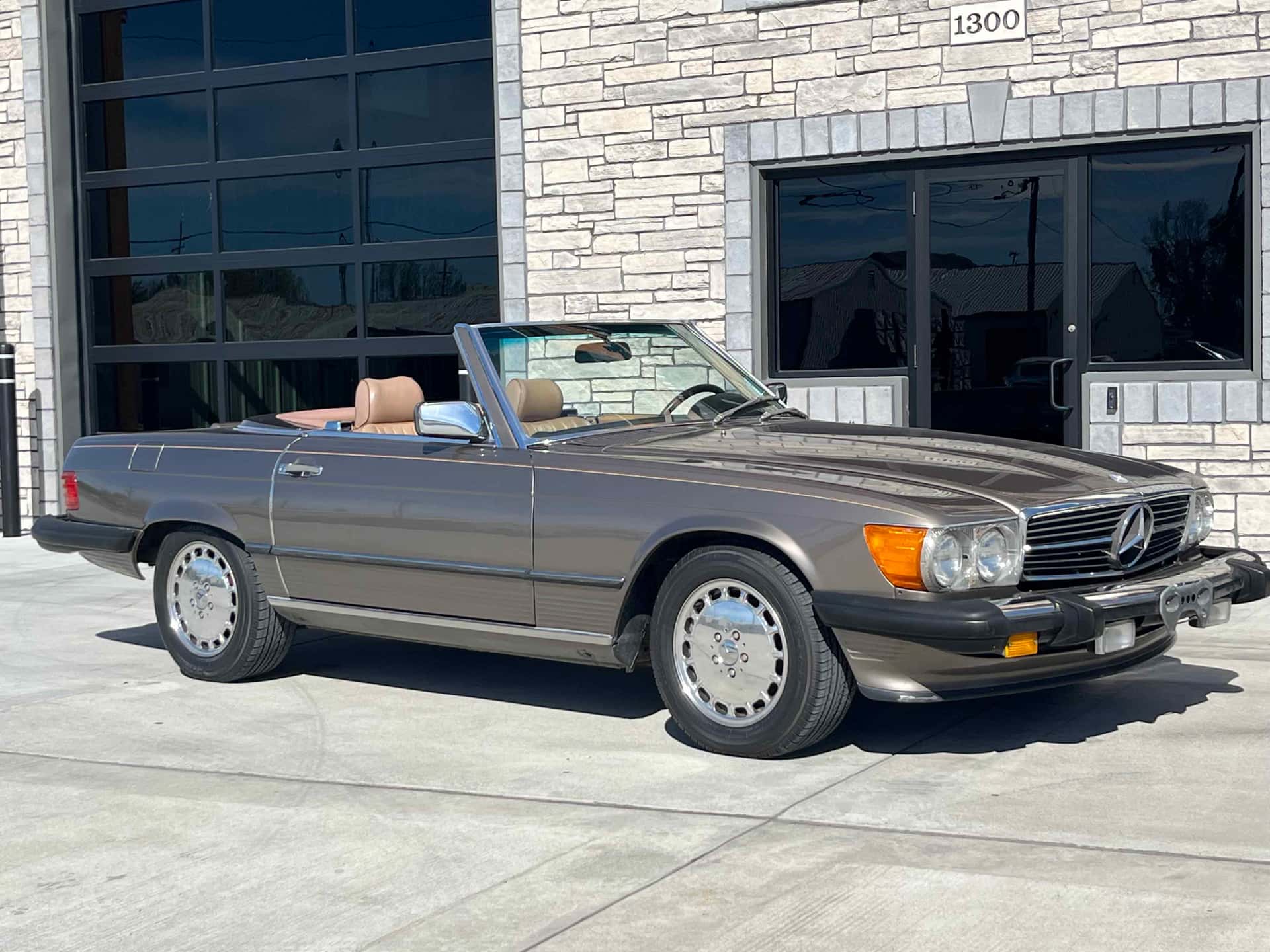 1988 Mercedes-Benz 560SL sold for $6,875