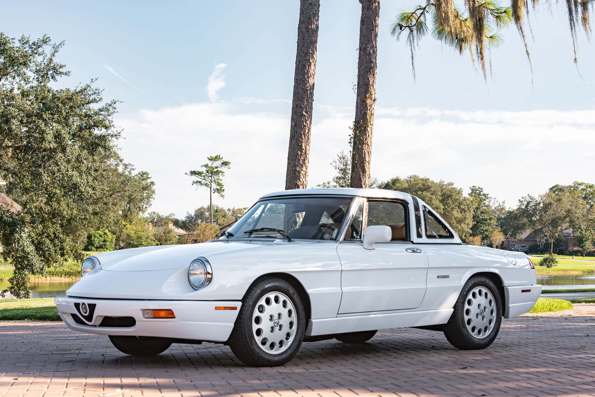 1991 Alfa Romeo Spider sold for $17,000