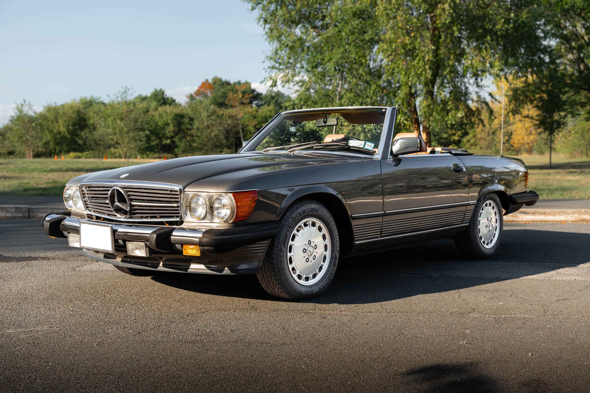 1986 Mercedes-Benz 560SL sold for $8,350