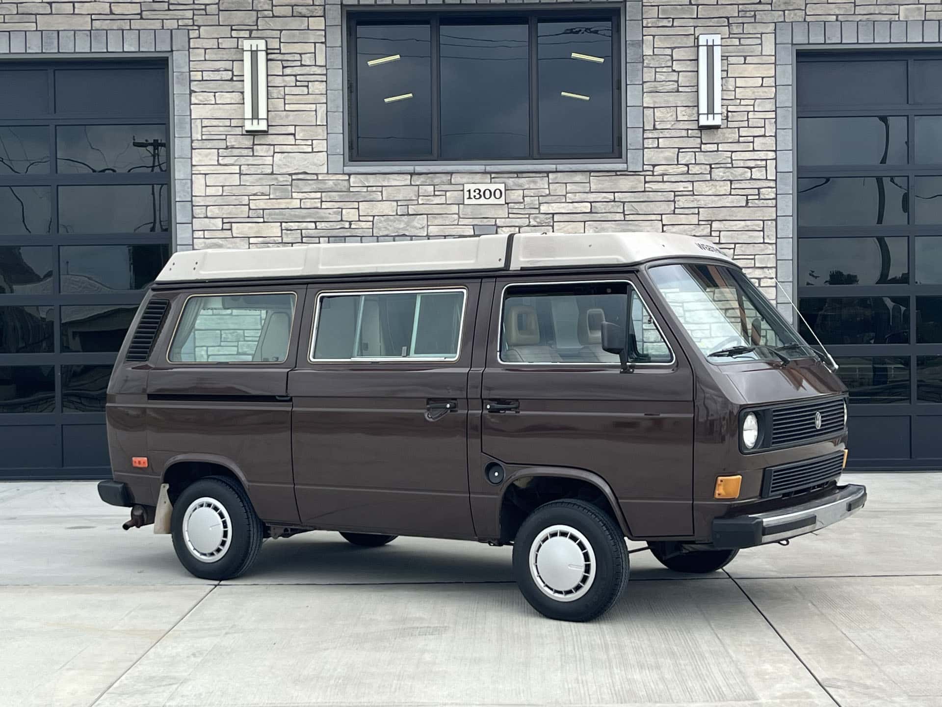 1985 Volkswagen Vanagon sold for $9,750