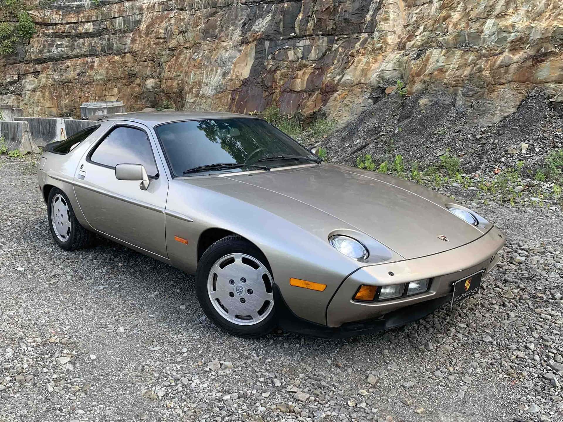 1985 Porsche 928 sold for $8,500