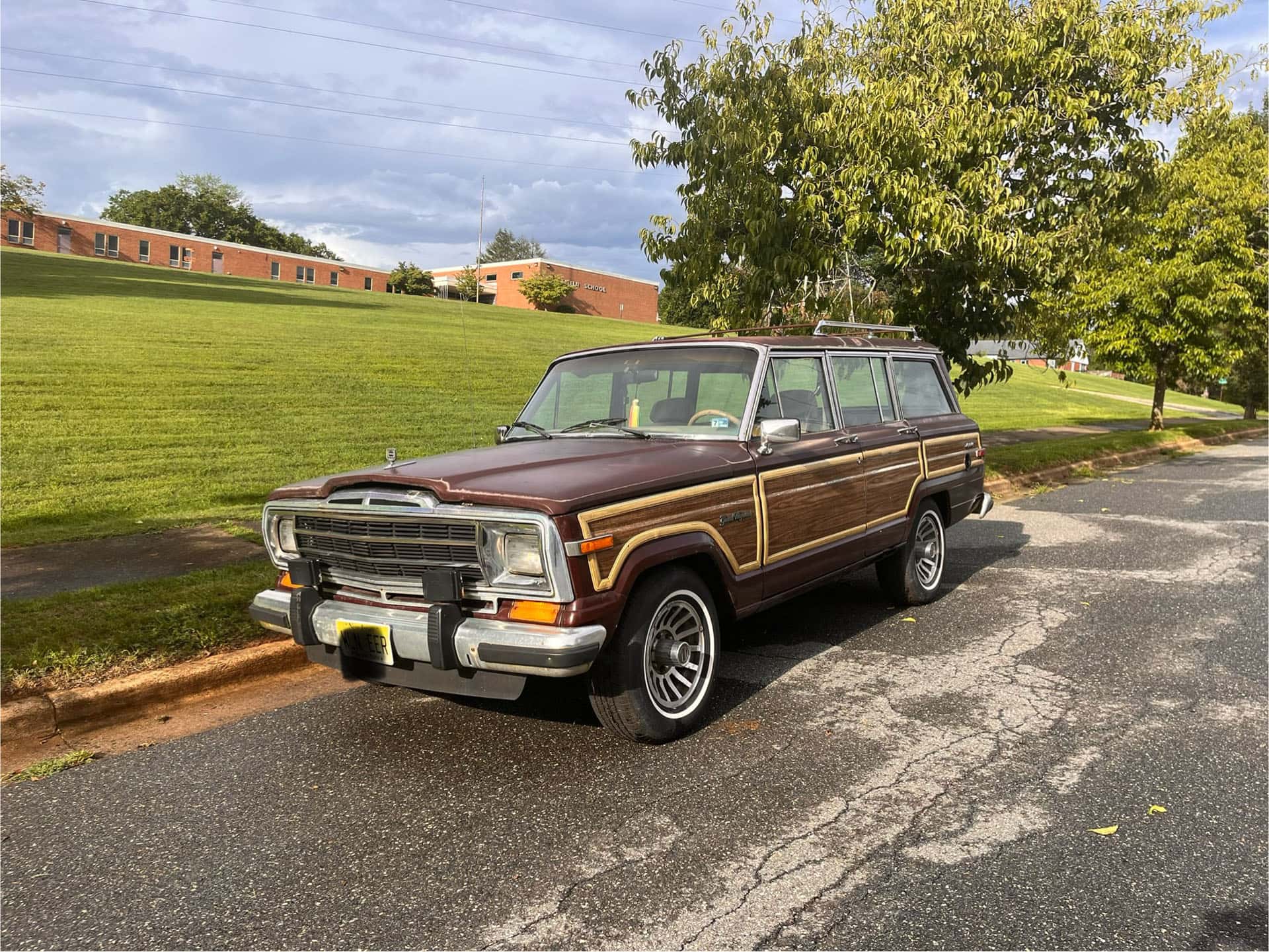 1987 Jeep Grand Wagoneer sold for $8,550