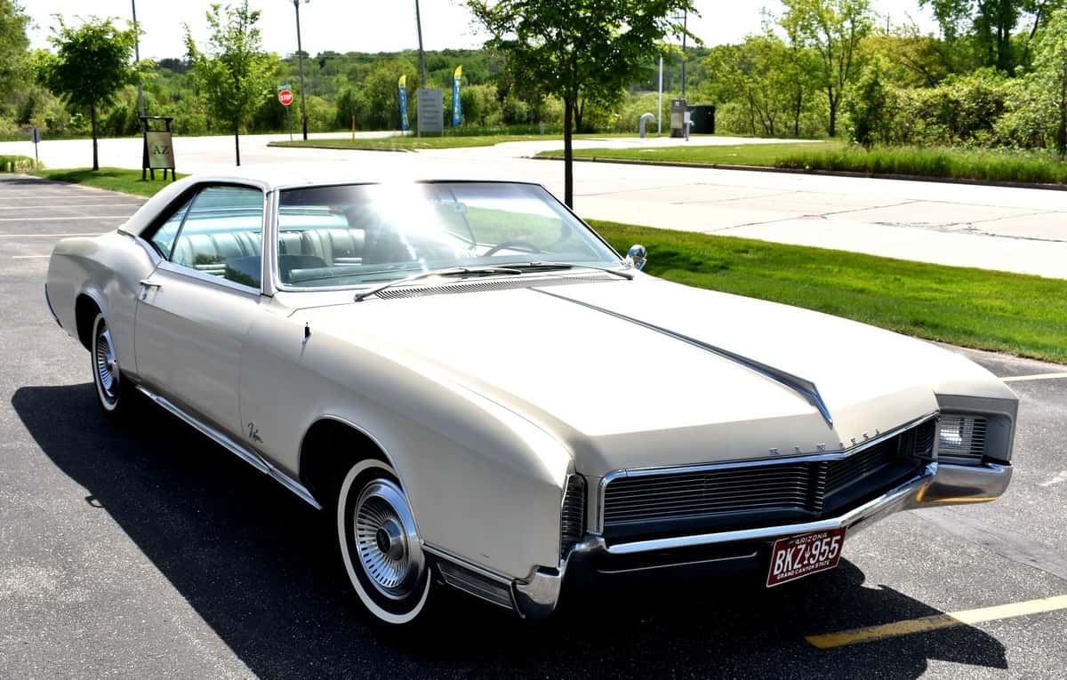 1966 Buick Riviera sold for $10,750