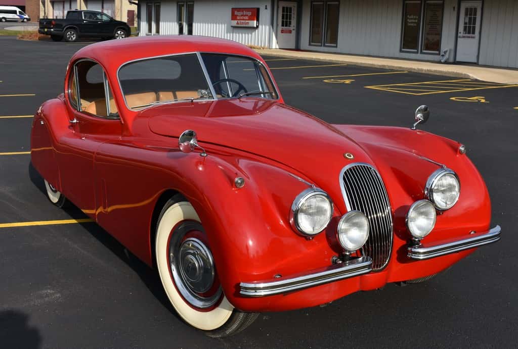 1952 Jaguar XK 120 sold for $43,000
