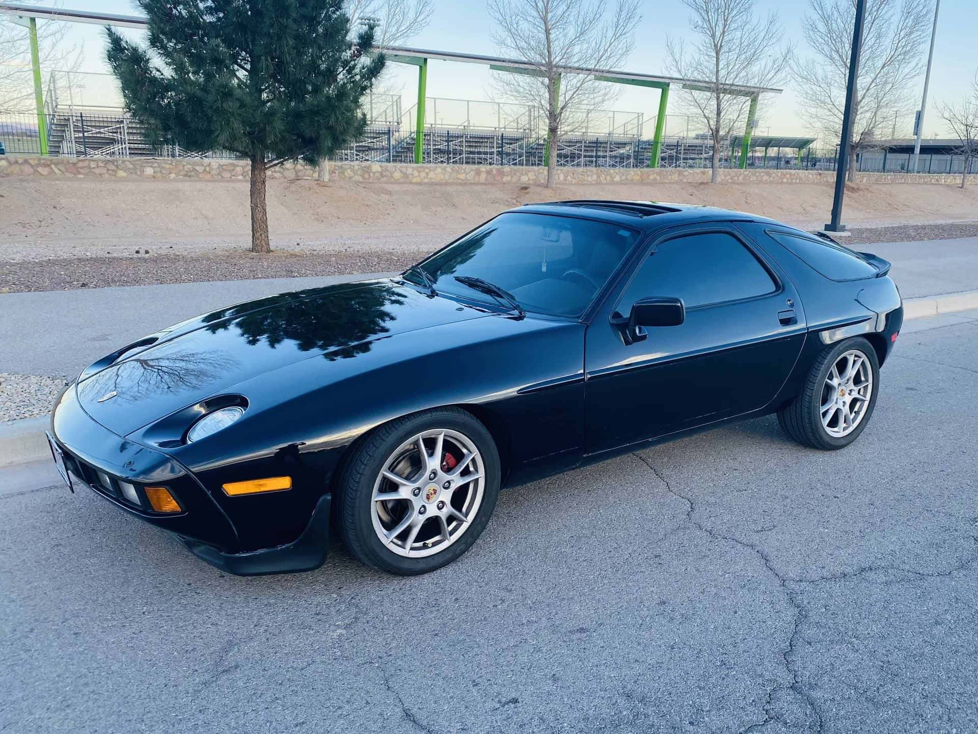 1986 Porsche 928 sold for $10,100
