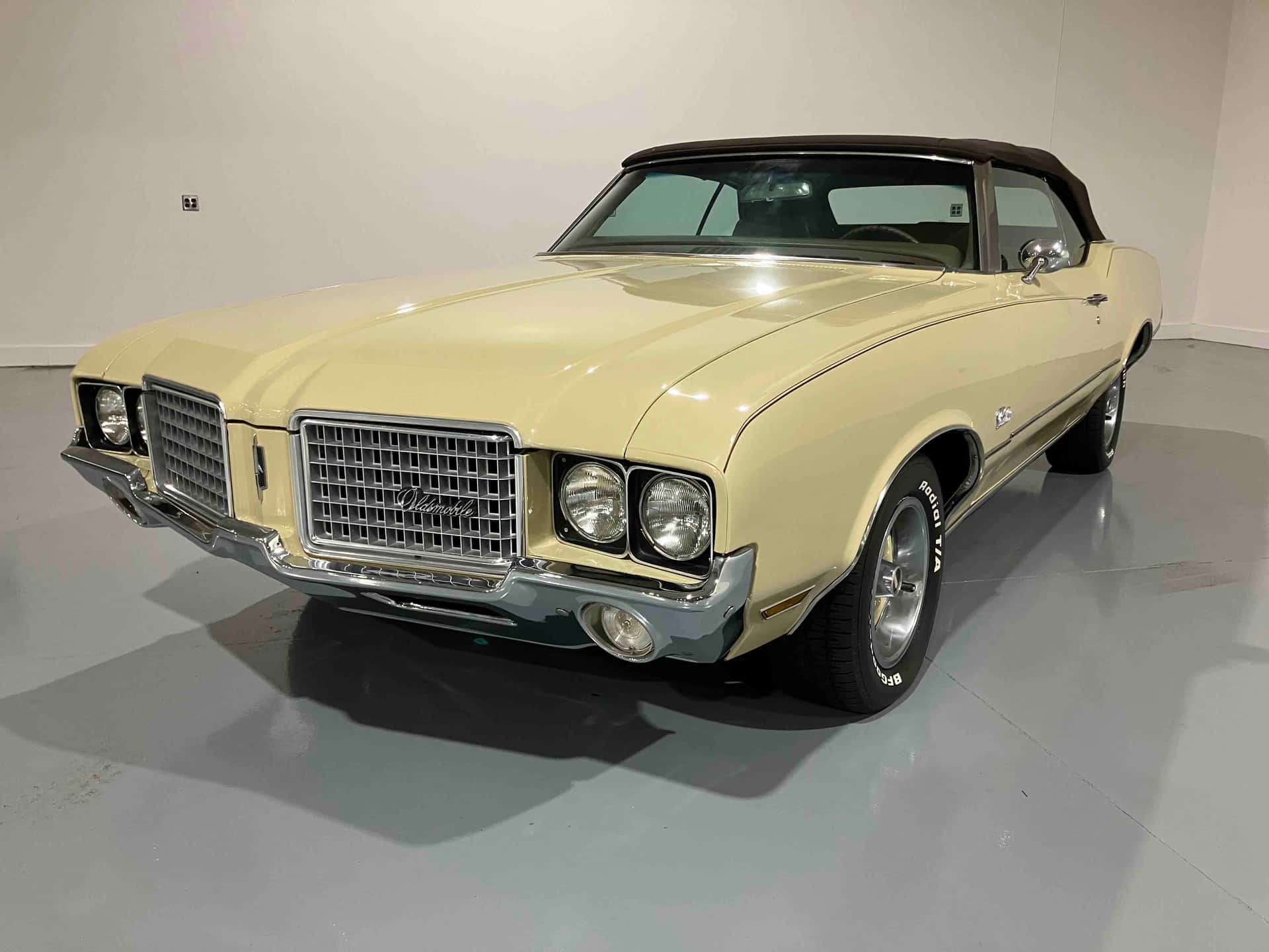 1972 Oldsmobile Cutlass Supreme sold for $30,000