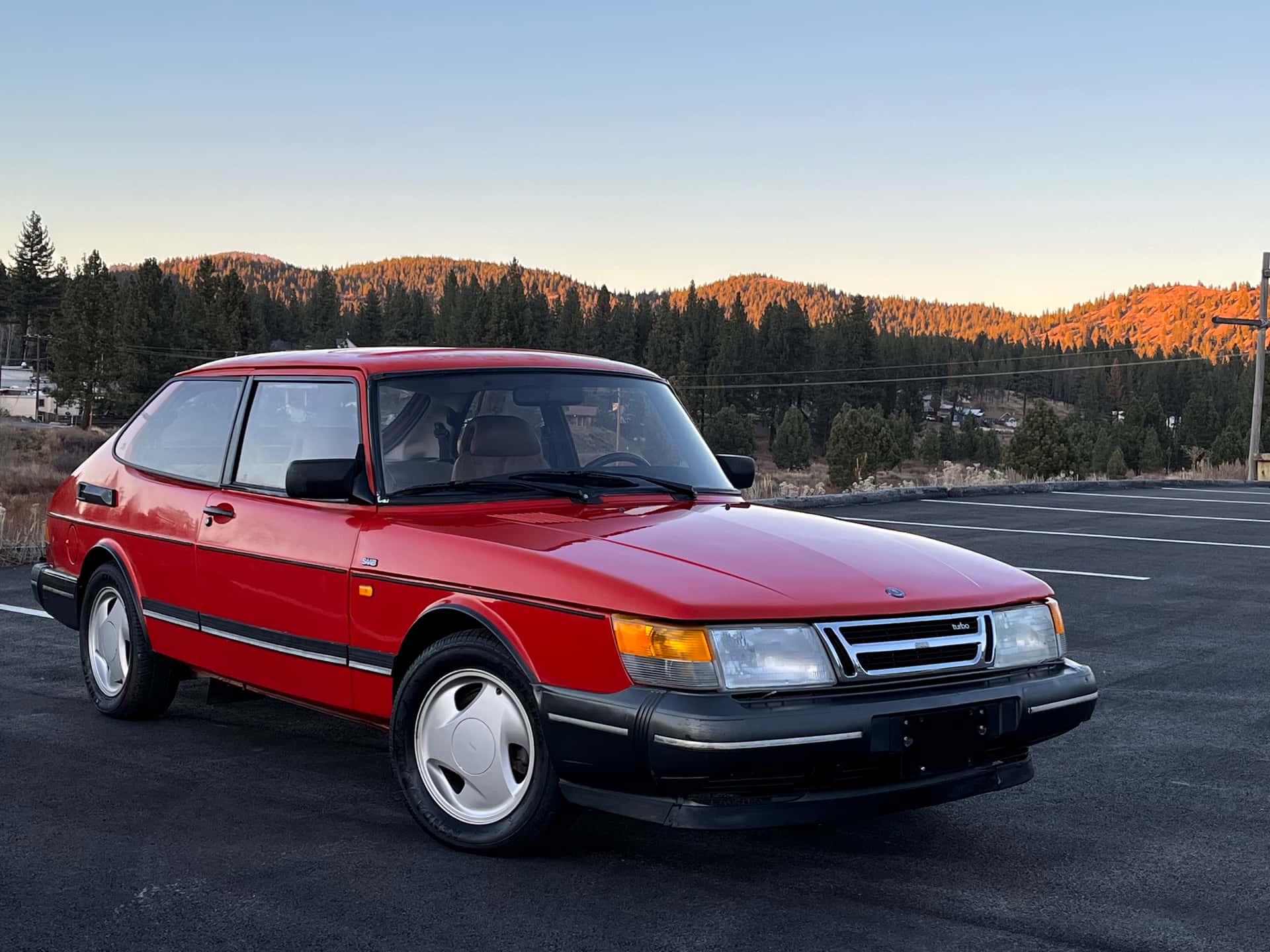 1992 Saab 900 sold for $5,100