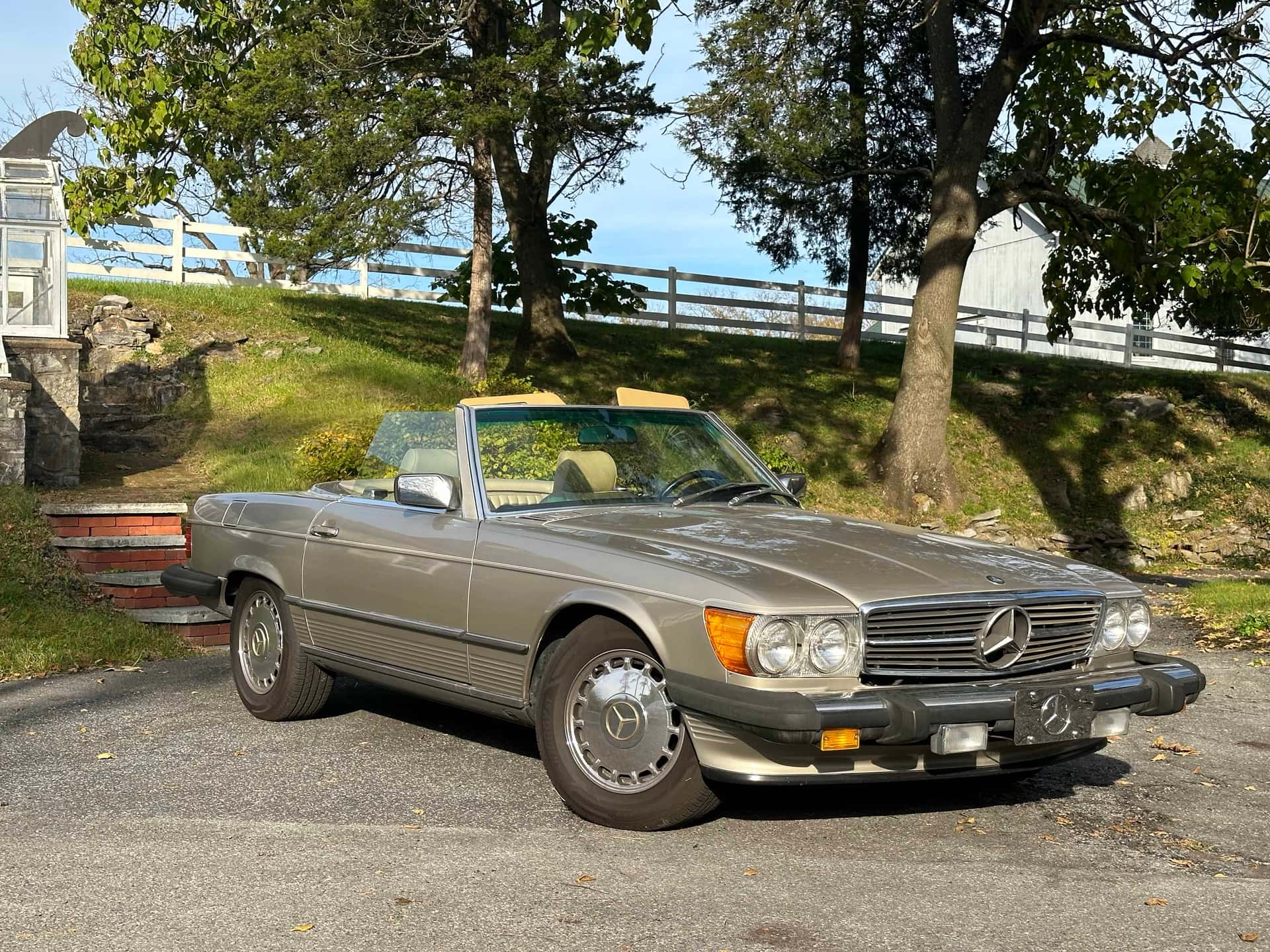 1987 Mercedes-Benz 560SL sold for $7,039