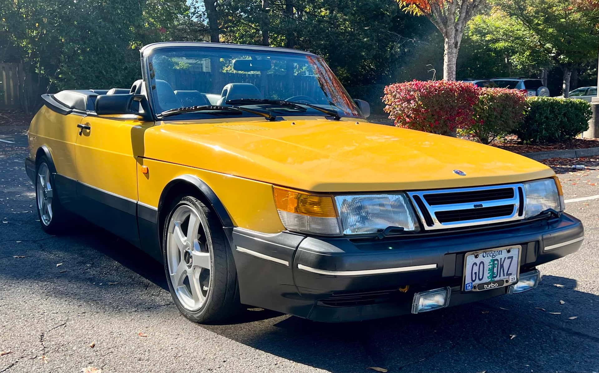 1991 SAAB 900 sold for $13,750