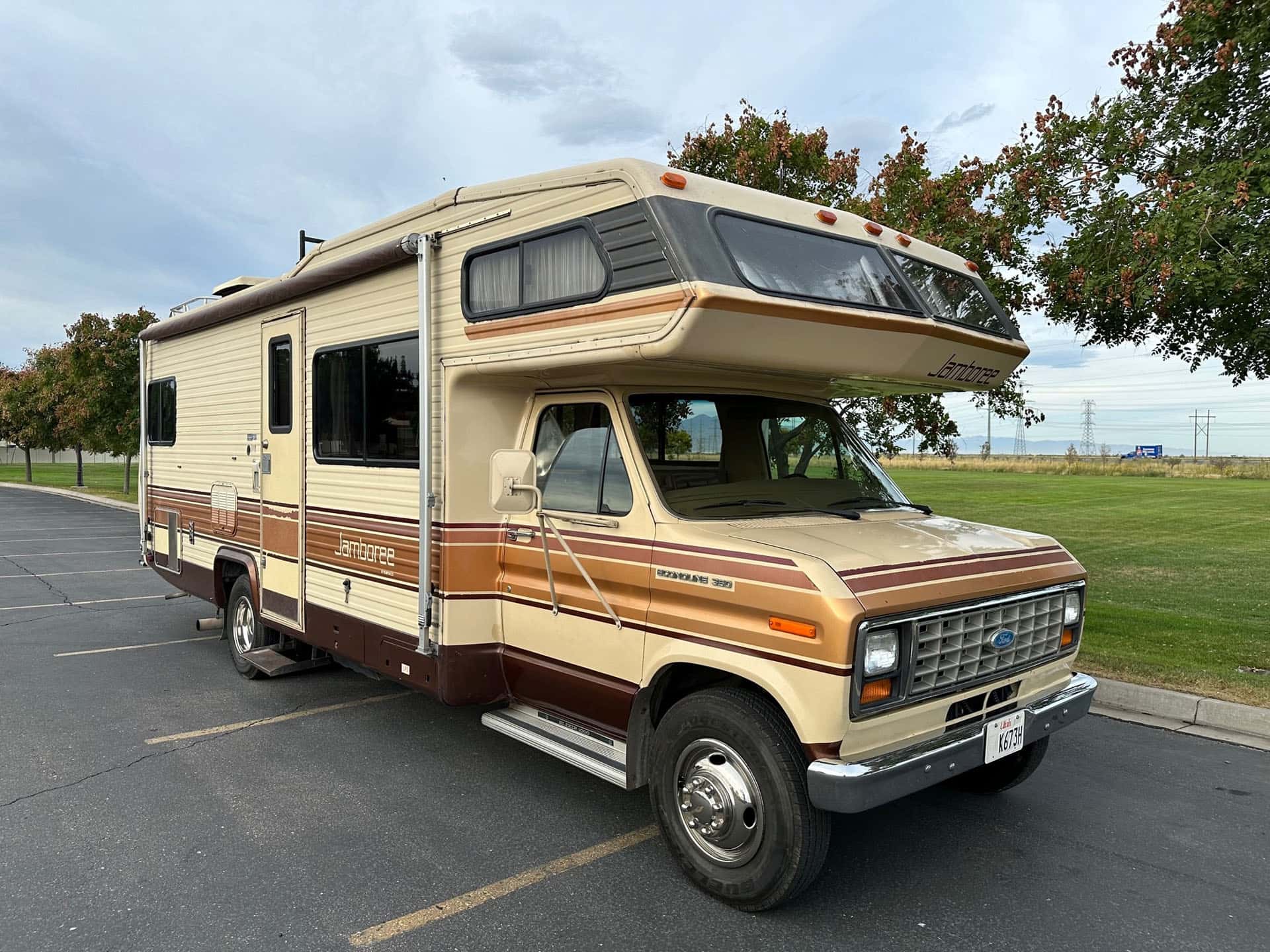 1986 Ford Econoline E350 Fleetwood Jamboree sold for $10,000