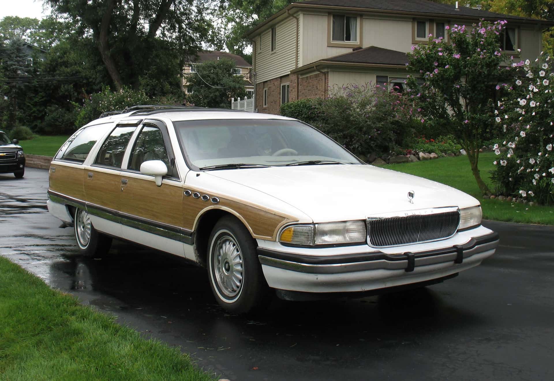 1992 Buick Roadmaster sold for $3,869