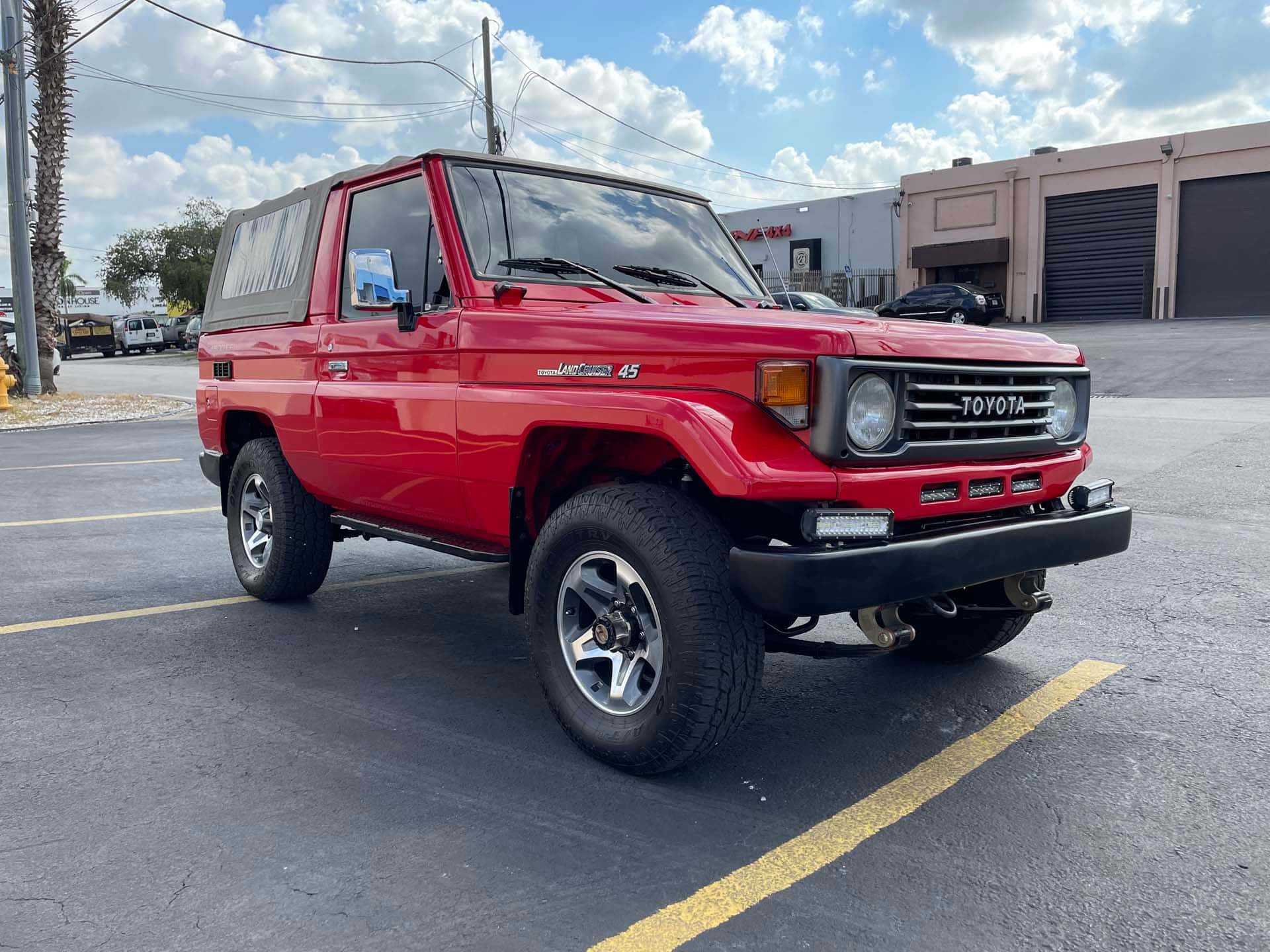 1995 Toyota Land Cruiser FZJ73 sold for $25,500
