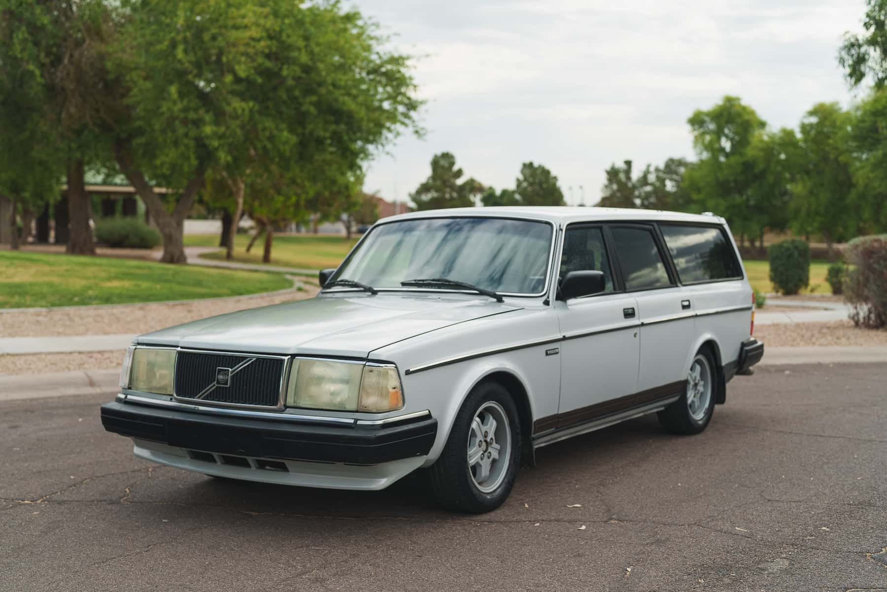 1986 Volvo 240 DL Wagon sold for $3,250