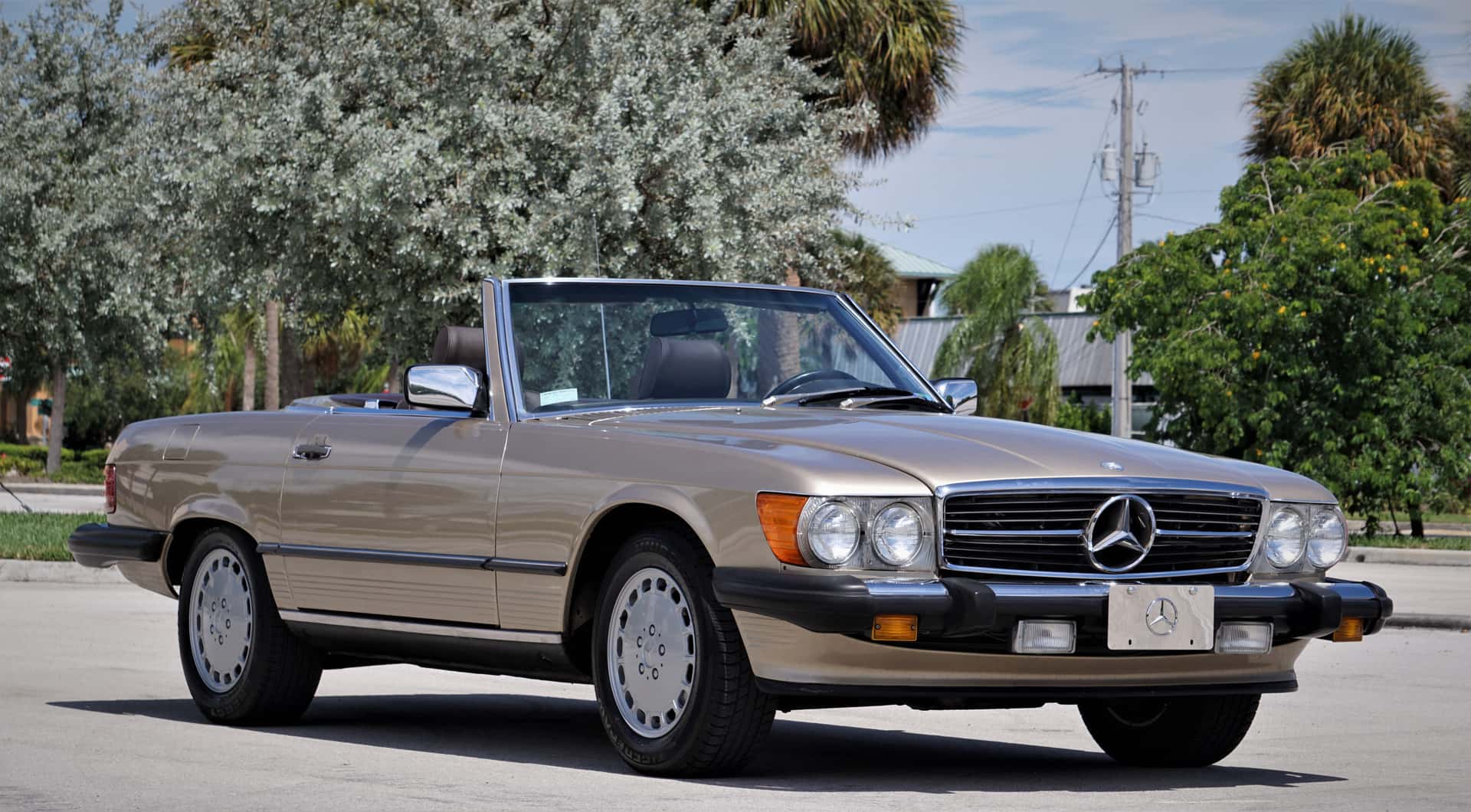 1987 Mercedes-Benz 560 SL sold for $7,780