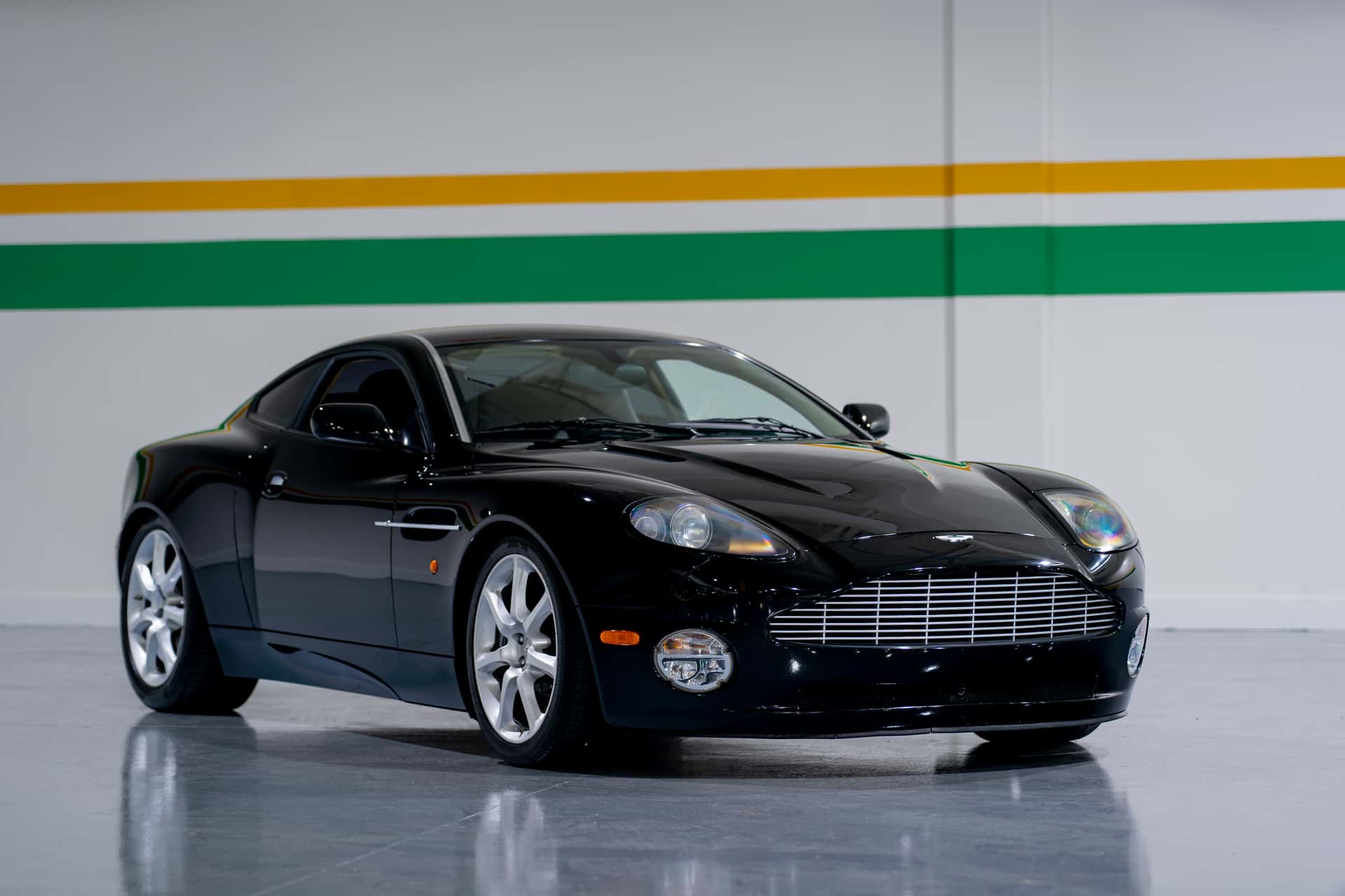 2004 Aston Martin Vanquish sold for $45,007