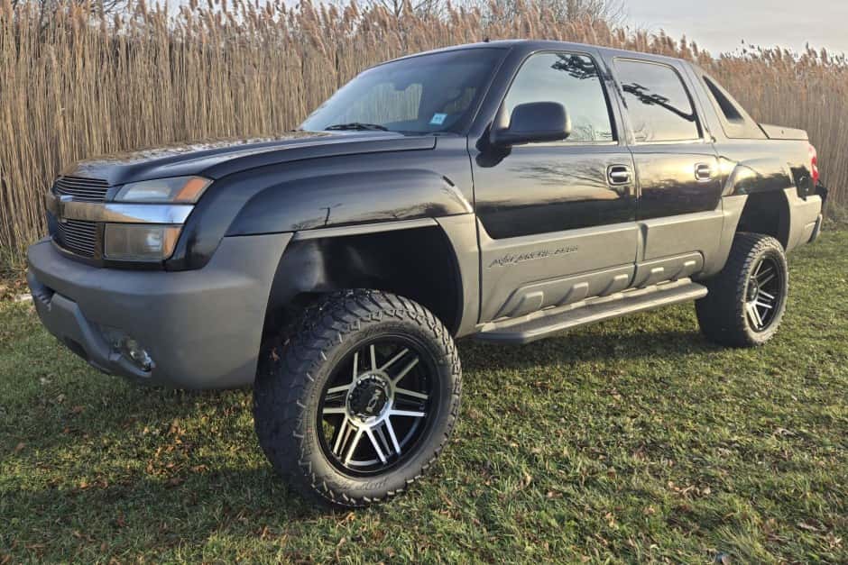 2002 Chevrolet Avalanche sold for $17,000