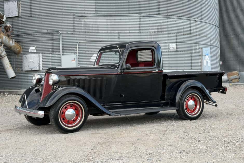 1935 Dodge HC/KC Pickup (1933-1935) sold for $13,000