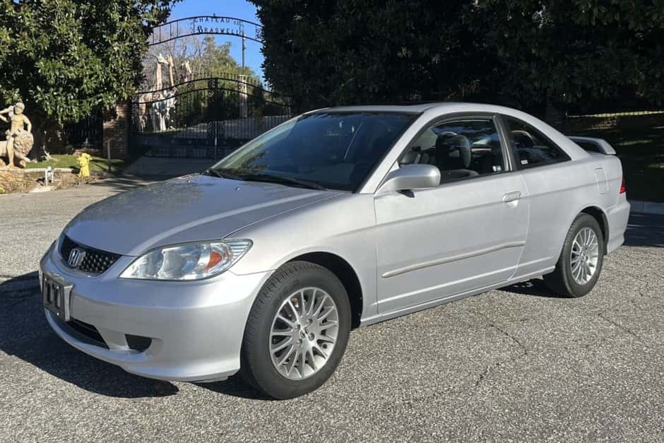 2005 Honda Civic (2001-2005) sold for $6,101