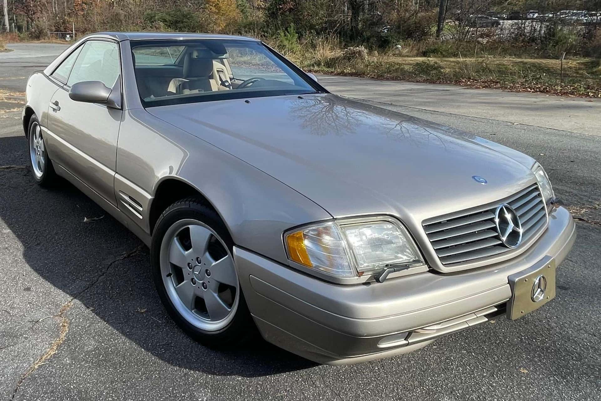 2000 Mercedes-Benz R129 SL sold for $6,250
