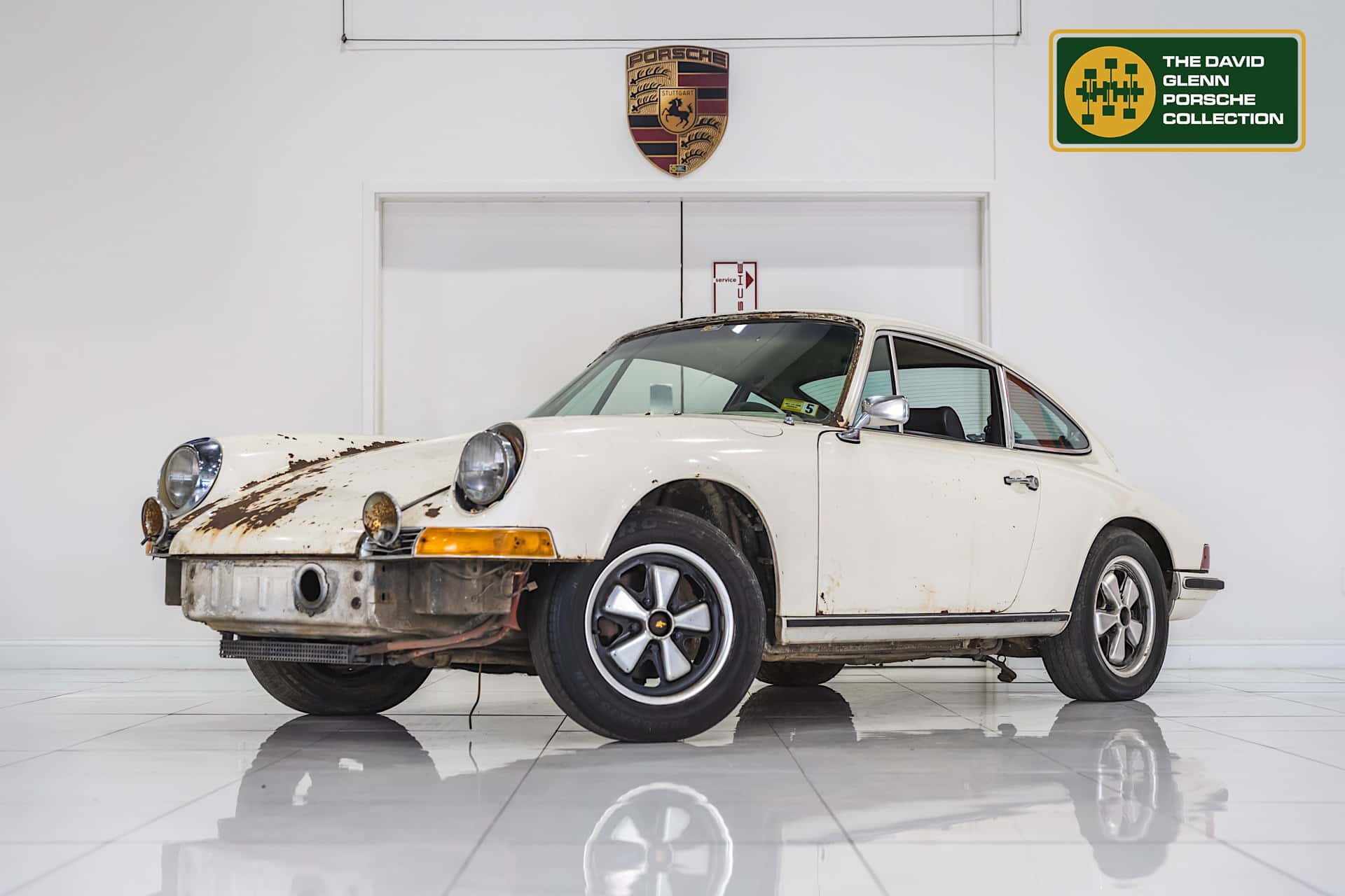 1972 Porsche 911T Coupe Non-Sunroof Sportomatic Project (Lot 73) sold for $39,420